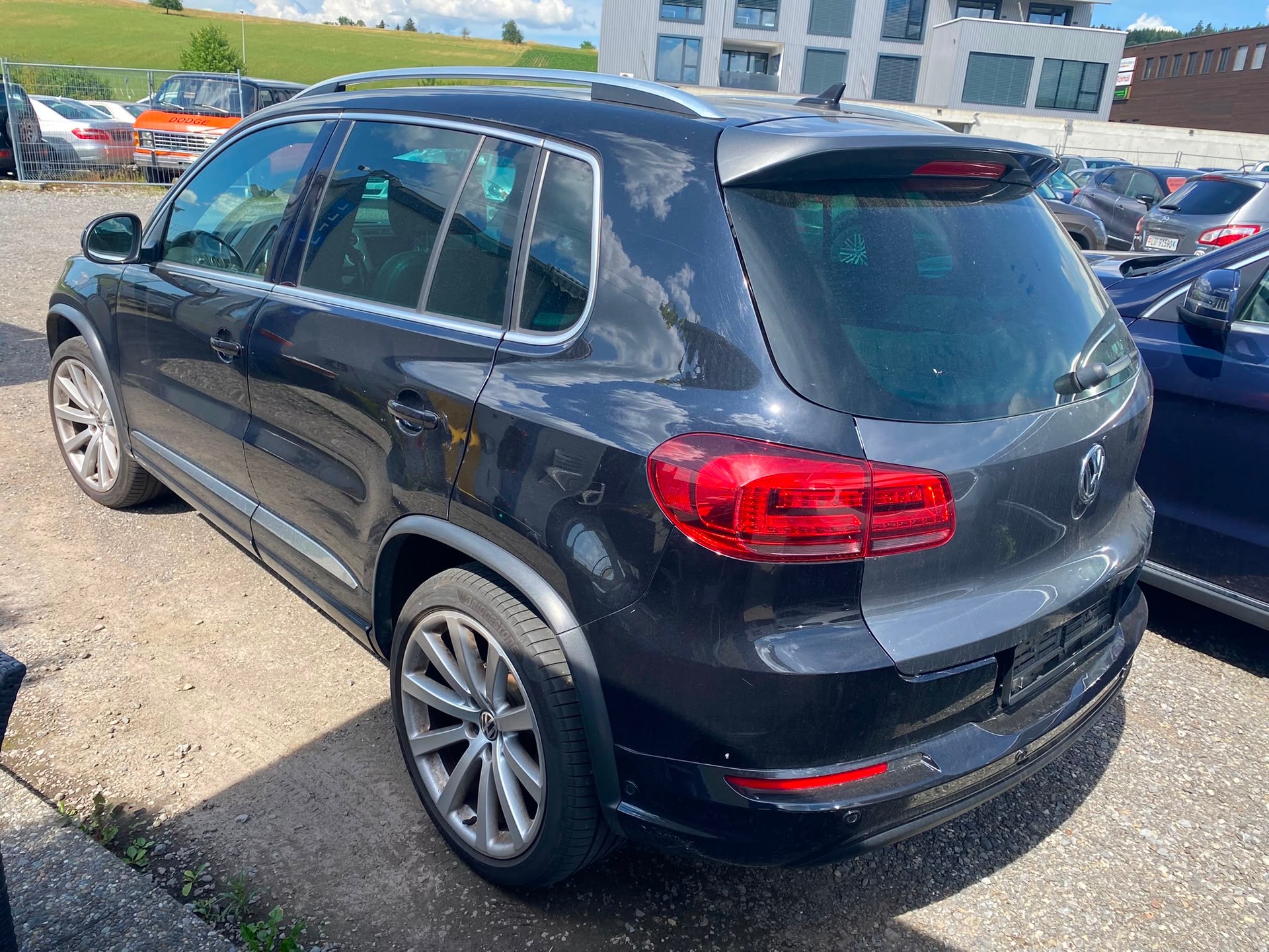 VW Tiguan 2.0 TSI R-Line Design 4Motion DSG-image-4