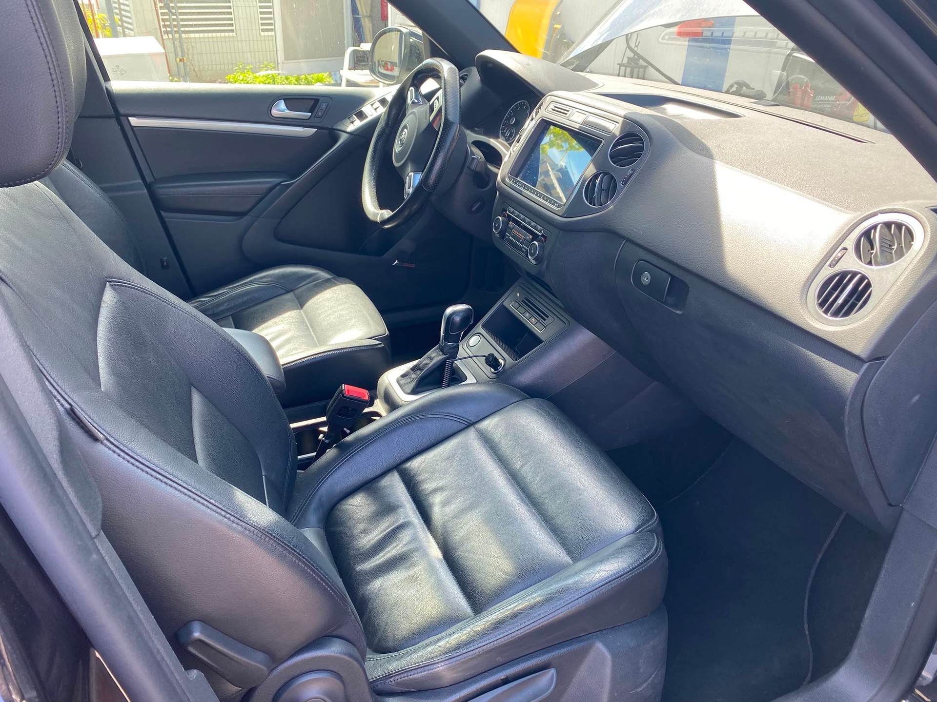 VW Tiguan 2.0 TSI R-Line Design 4Motion DSG-image-8