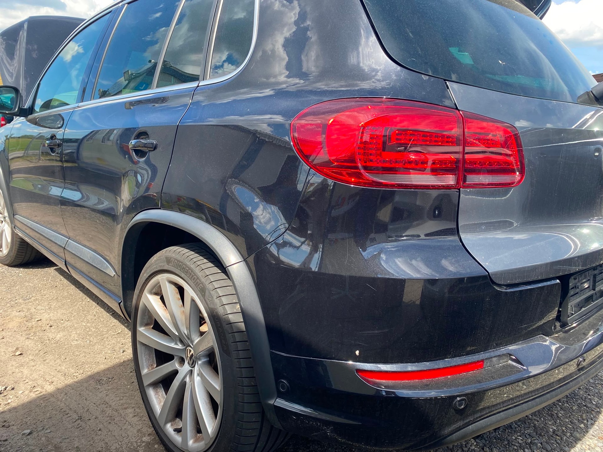 VW Tiguan 2.0 TSI R-Line Design 4Motion DSG-image-5