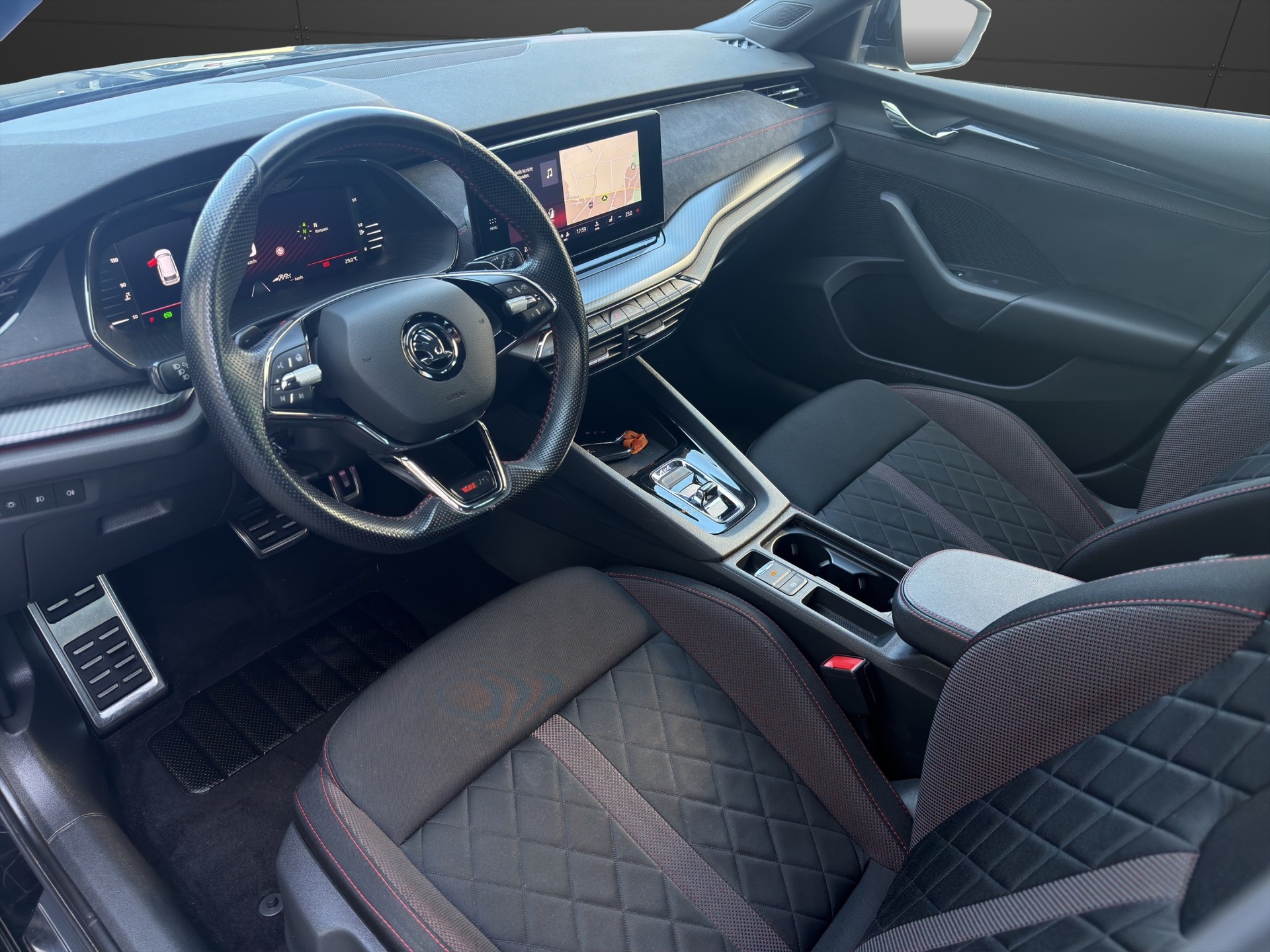 SKODA Octavia Combi 2.0 TDI DSG RS 4x4-image-9