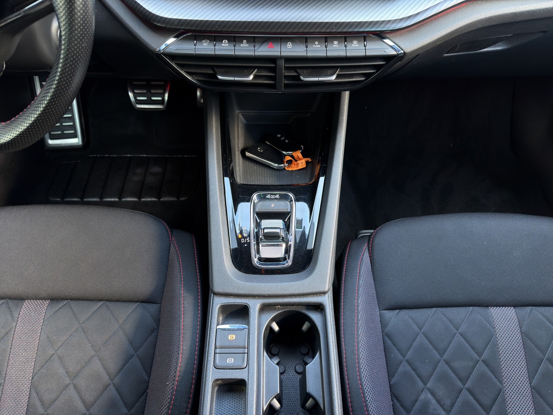 SKODA Octavia Combi 2.0 TDI DSG RS 4x4-image-15