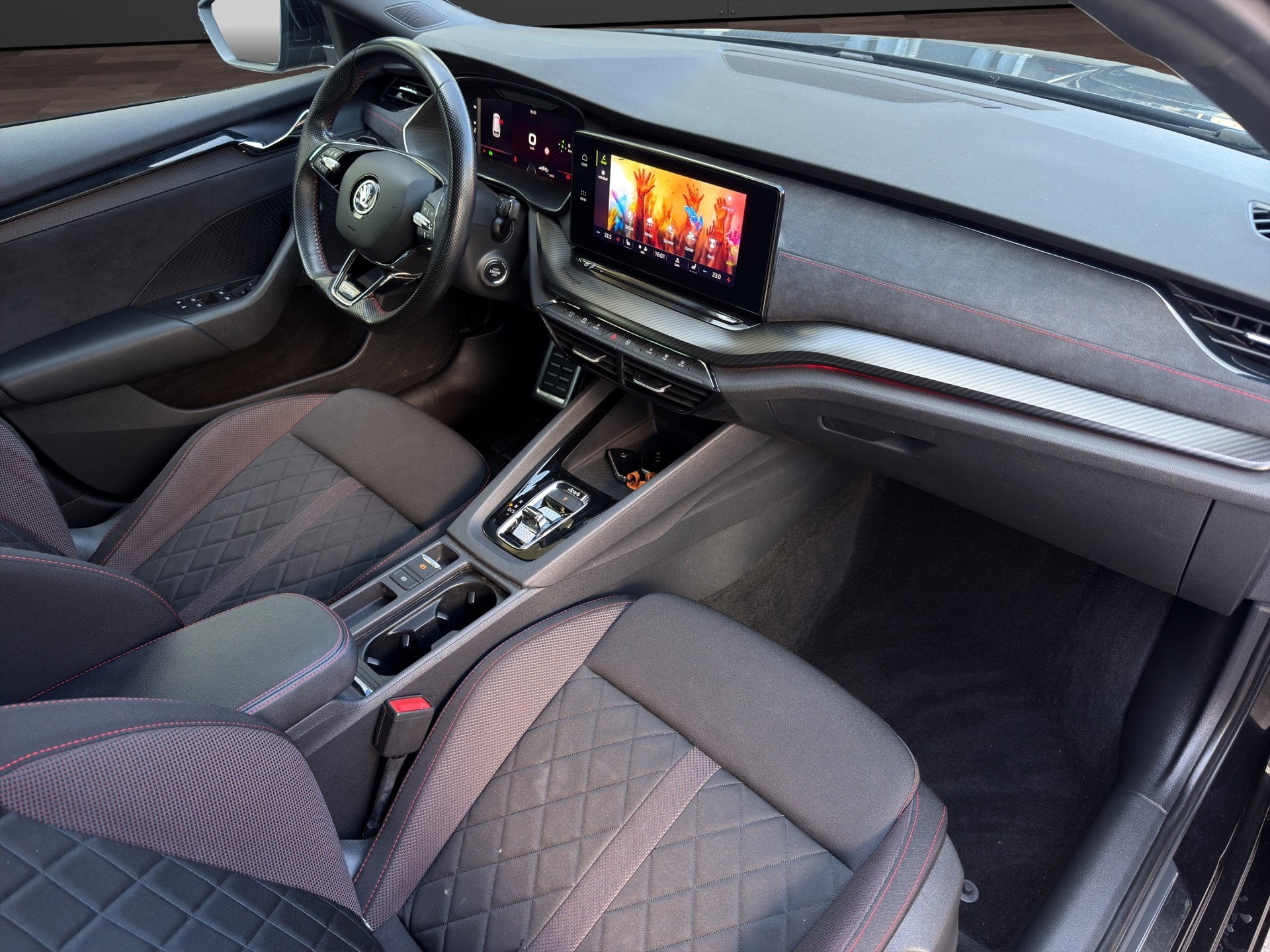 SKODA Octavia Combi 2.0 TDI DSG RS 4x4-image-18