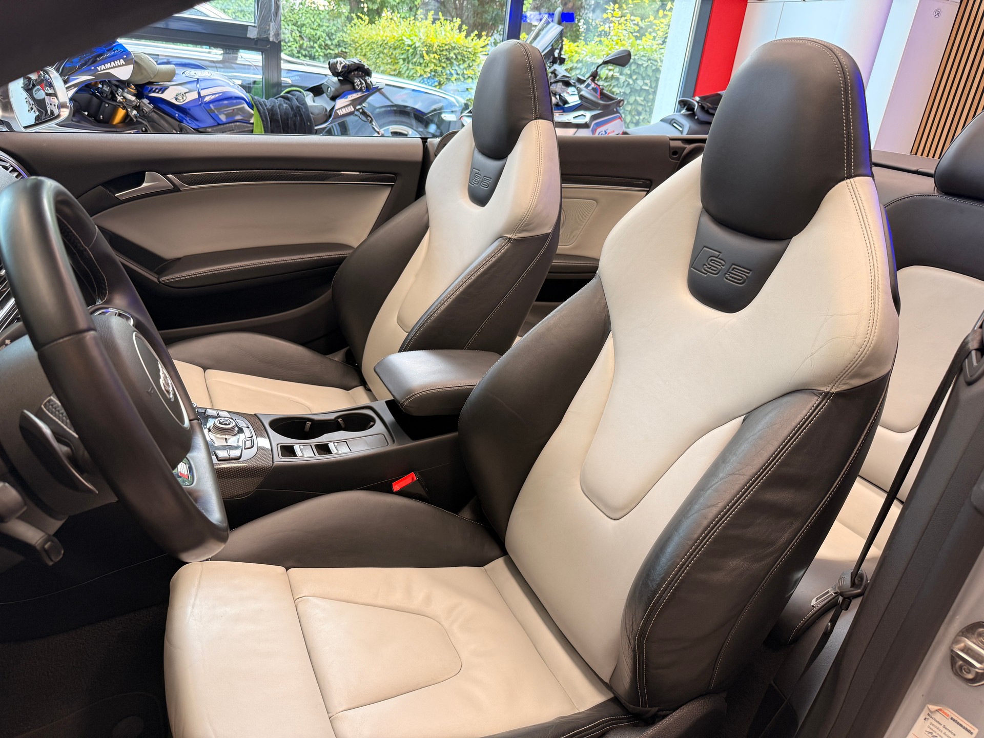 AUDI S5 Cabriolet 3.0 V6 TFSI quattro S-Tronic-image-4
