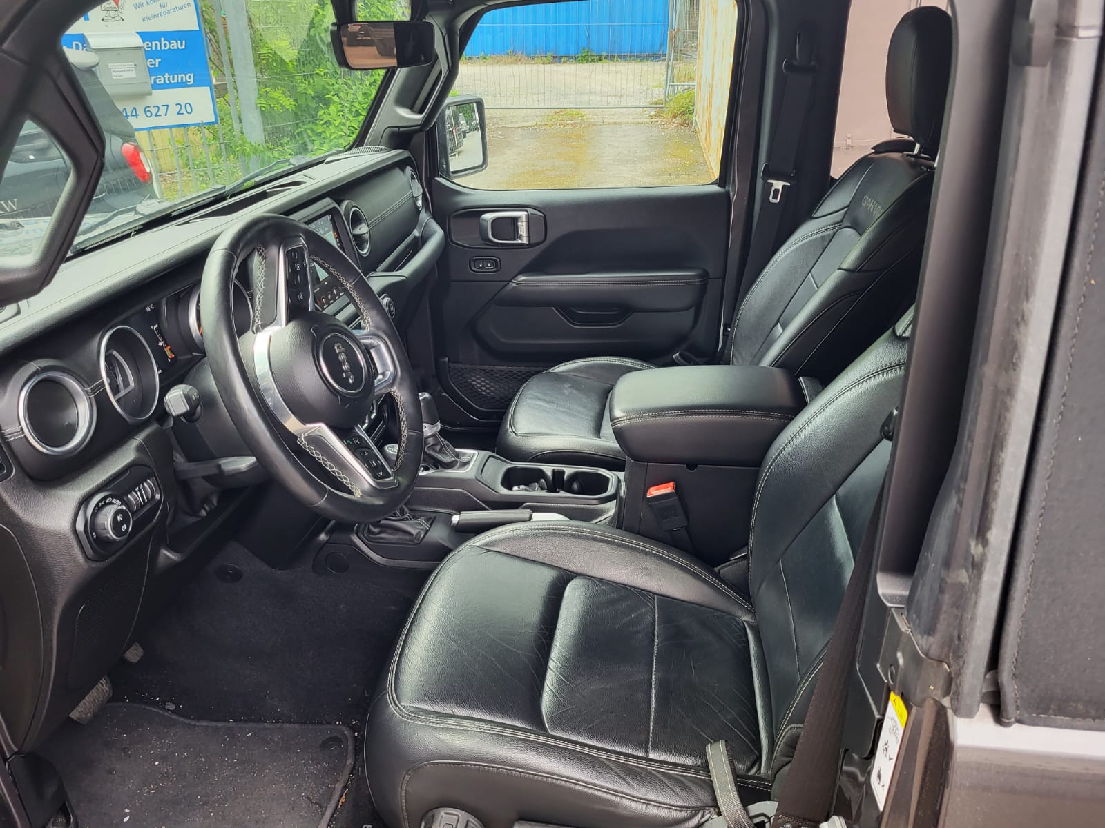 JEEP 2.2 Sahara Automatic-image-4