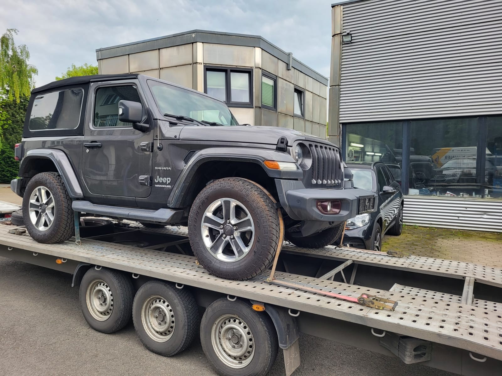 JEEP 2.2 Sahara Automatic-image-0