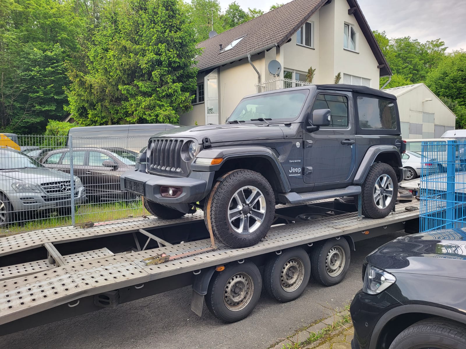 JEEP 2.2 Sahara Automatic-image-1