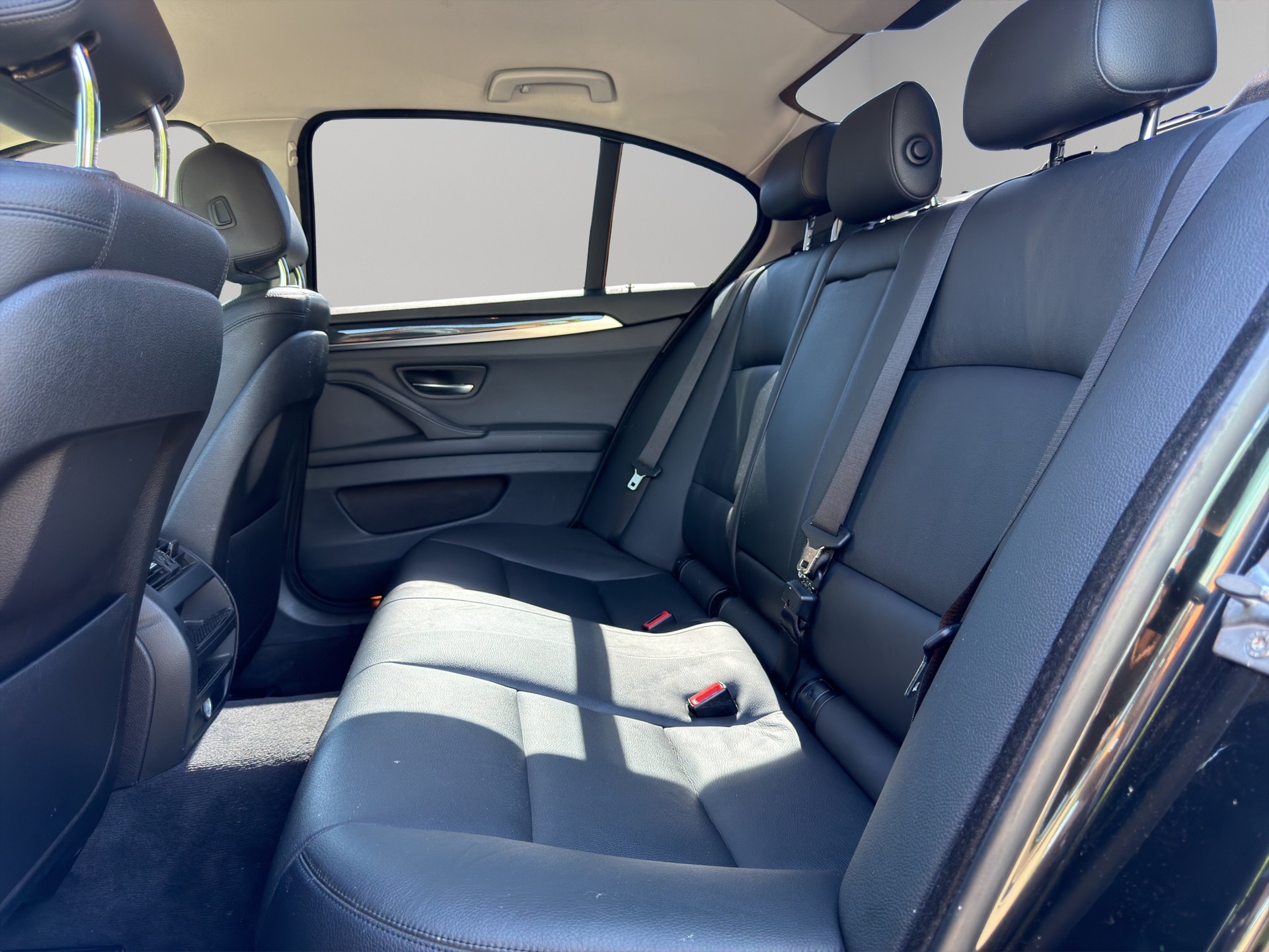 BMW 528i xDrive Steptronic-image-17