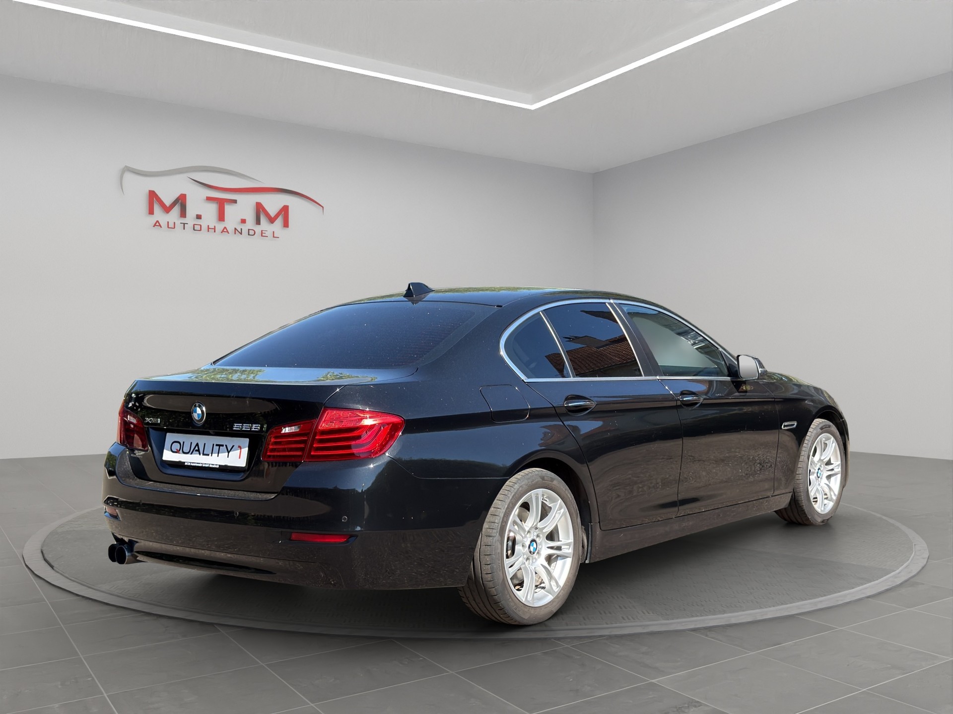 BMW 528i xDrive Steptronic-image-11