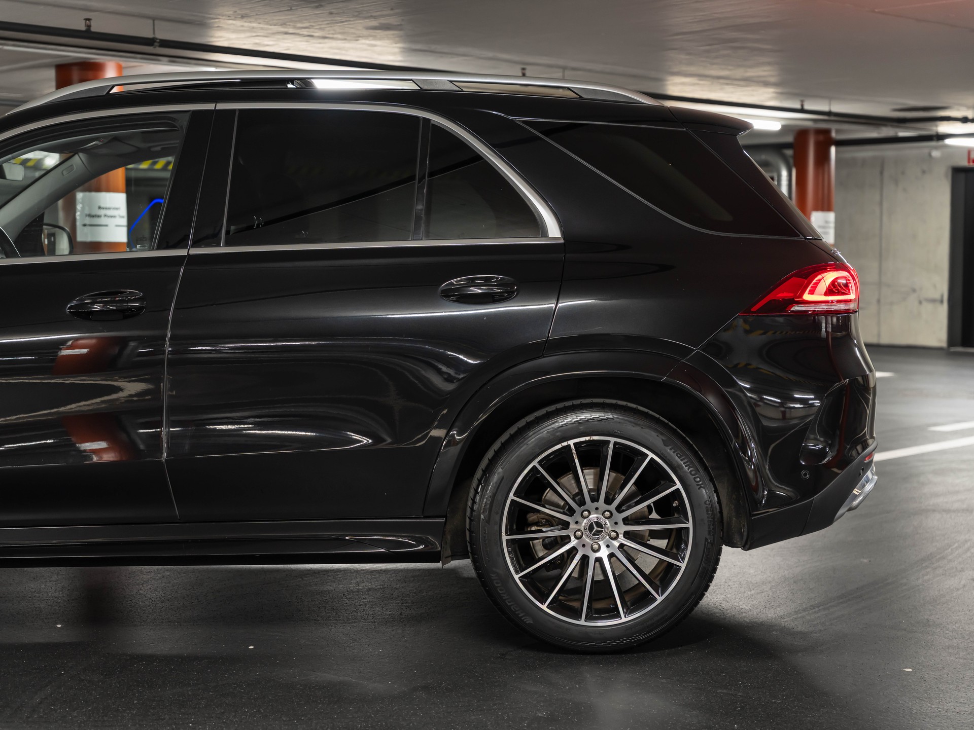 MERCEDES-BENZ GLE 300 d 4Matic AMG Line 9G-Tronic-showroom-element-3