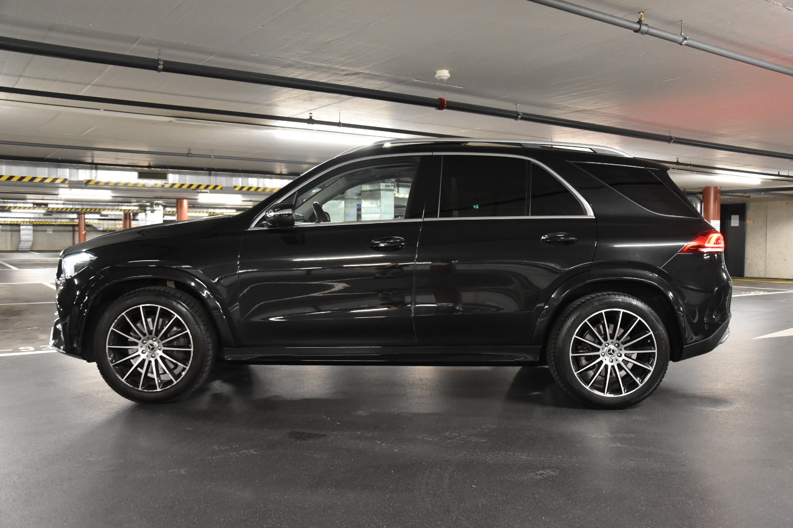 MERCEDES-BENZ GLE 300 d 4Matic AMG Line 9G-Tronic-image-3