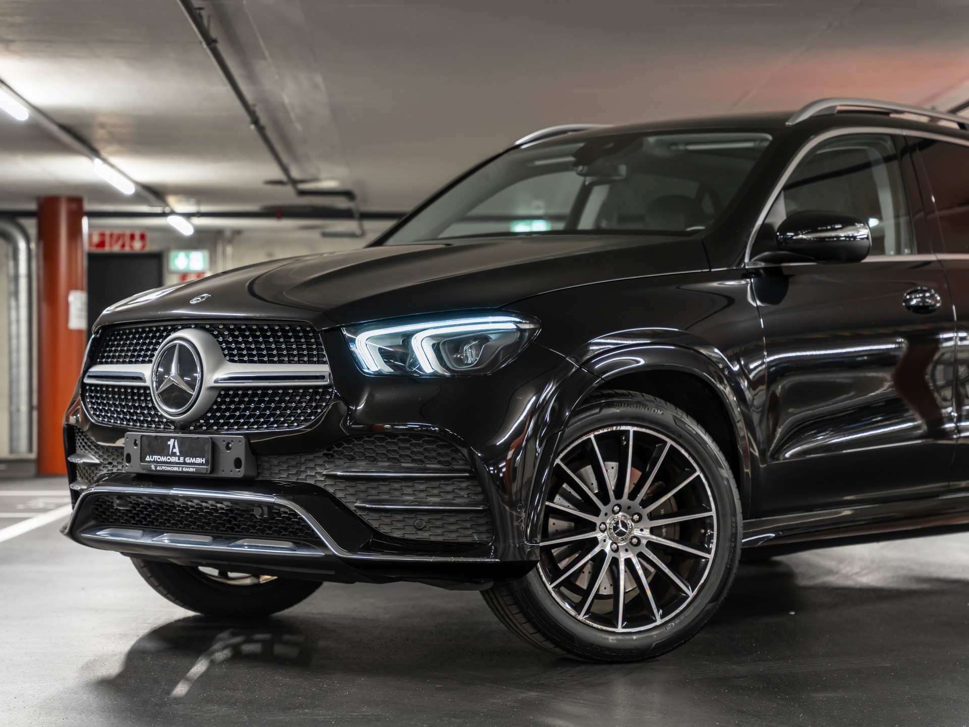 MERCEDES-BENZ GLE 300 d 4Matic AMG Line 9G-Tronic-showroom-element-1