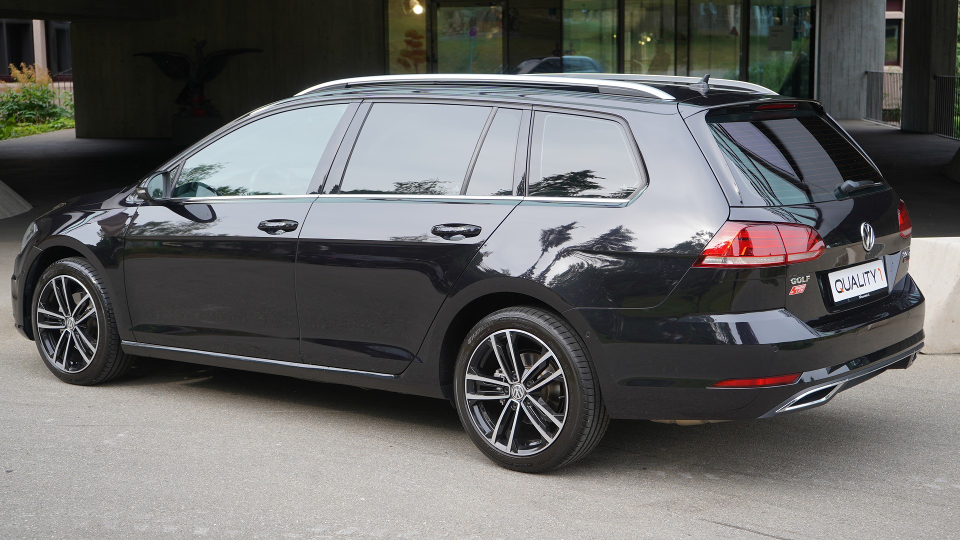 VW Golf Variant 2.0 TDI Highline 4Motion DSG-image-2