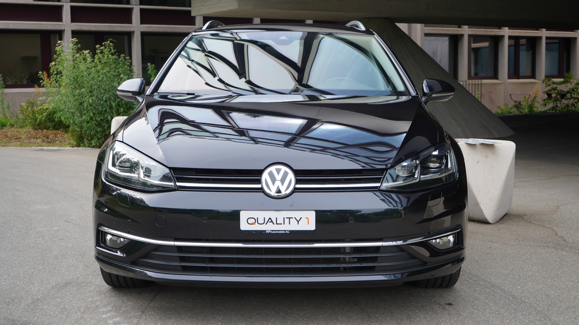 VW Golf Variant 2.0 TDI Highline 4Motion DSG-image-1