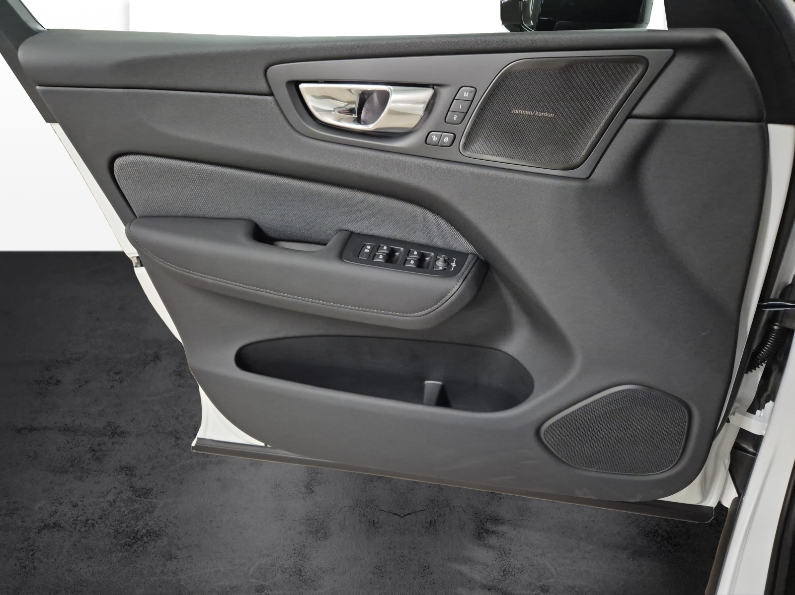VOLVO XC60 2.0 T6 TE Black Edition eAWD-image-12
