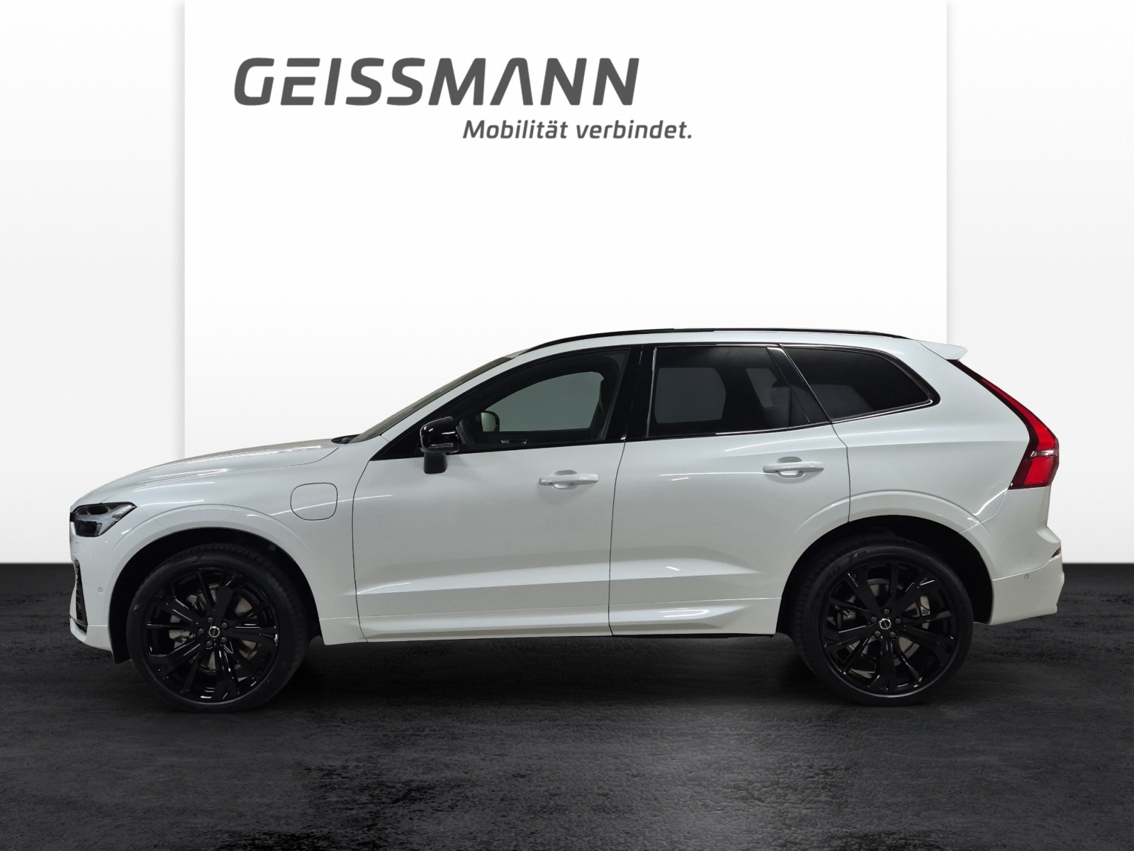 VOLVO XC60 2.0 T6 TE Black Edition eAWD-showroom-element-2