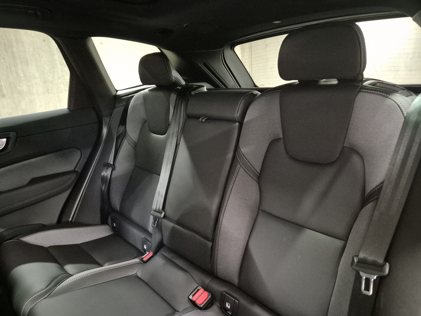 VOLVO XC60 2.0 T6 TE Black Edition eAWD-image-16