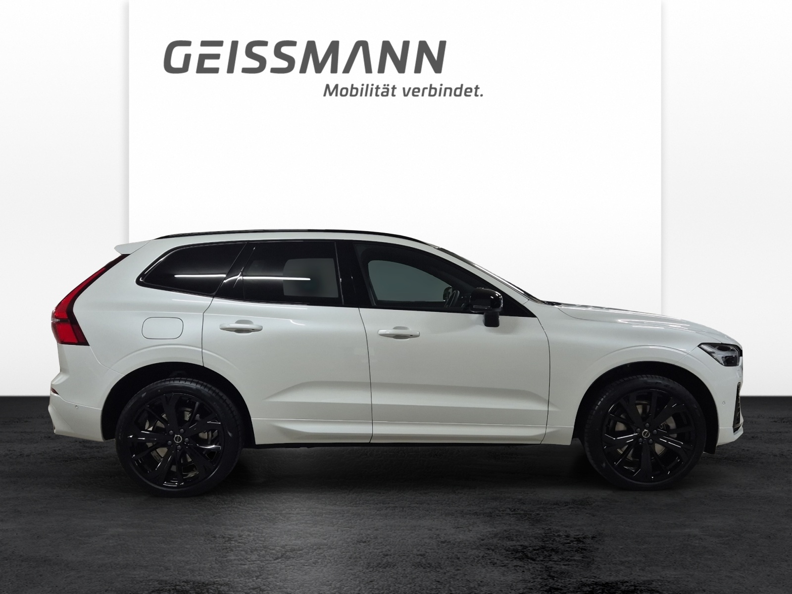 VOLVO XC60 2.0 T6 TE Black Edition eAWD-showroom-element-3