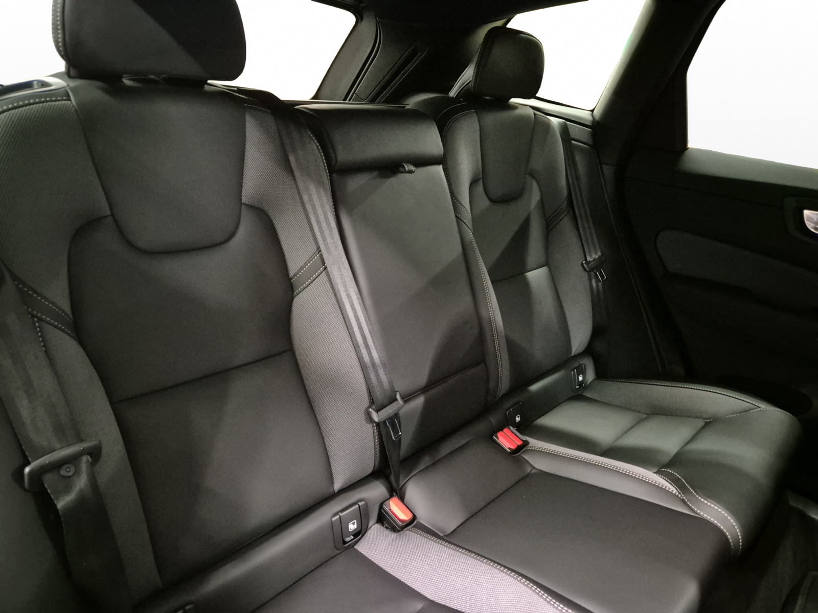 VOLVO XC60 2.0 T6 TE Black Edition eAWD-image-17