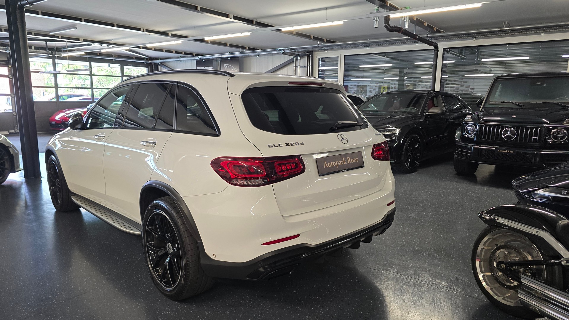 MERCEDES-BENZ GLC 220 d AMG Line Plus 4Matic 9G-Tronic-image-6