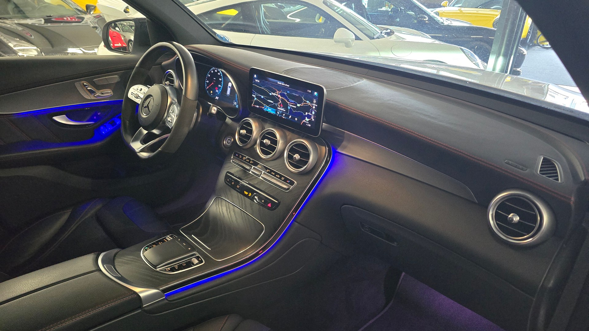 MERCEDES-BENZ GLC 220 d AMG Line Plus 4Matic 9G-Tronic-image-20