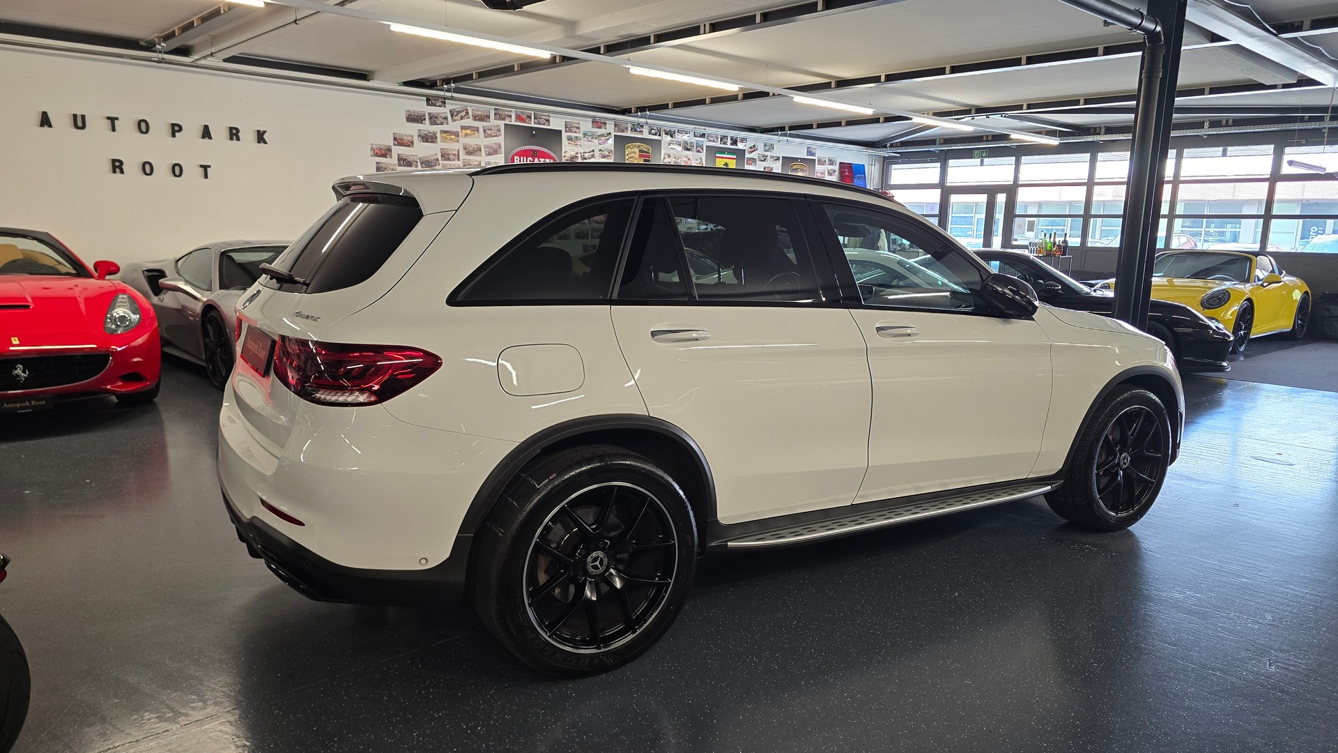 MERCEDES-BENZ GLC 220 d AMG Line Plus 4Matic 9G-Tronic-image-5