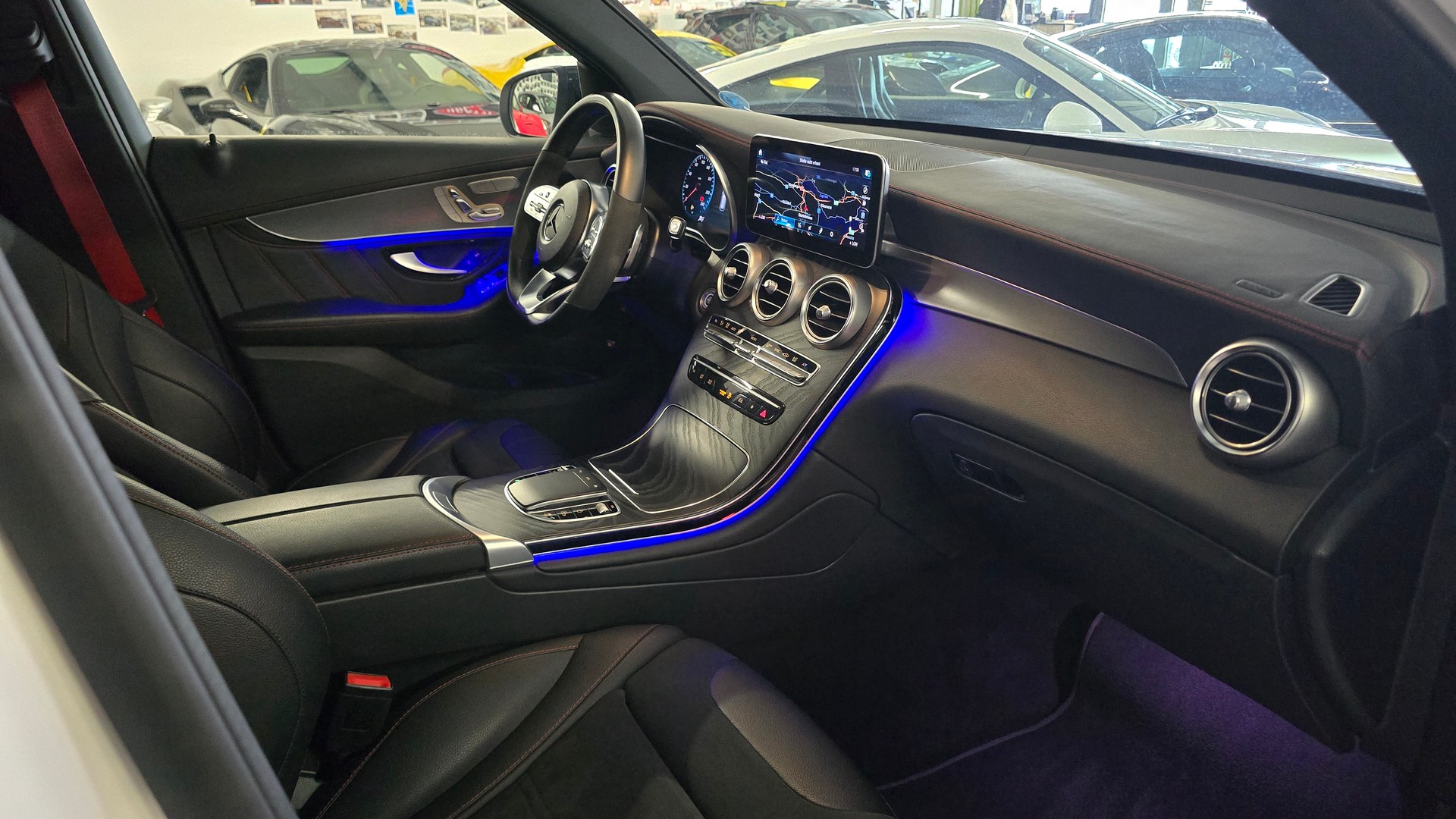 MERCEDES-BENZ GLC 220 d AMG Line Plus 4Matic 9G-Tronic-image-21