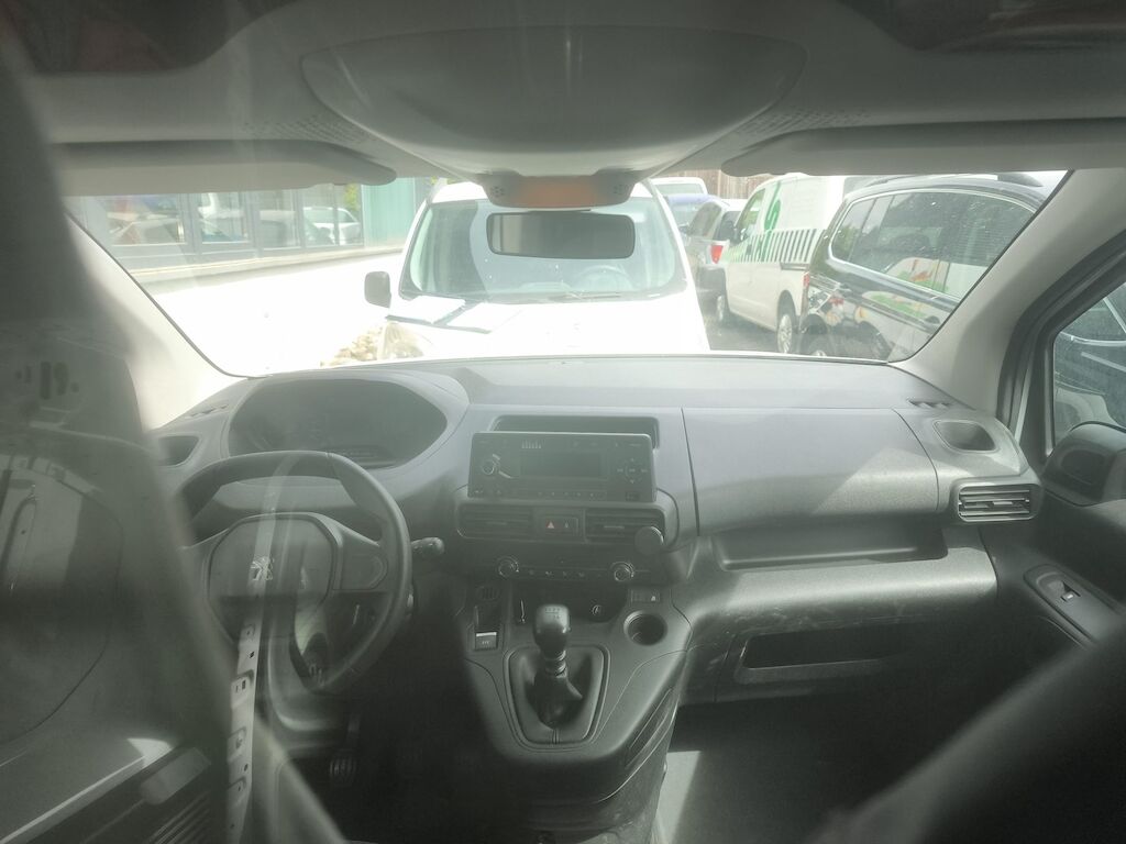 PEUGEOT Partner 1.2 Pure Tech s/s Pro 650kg-image-9