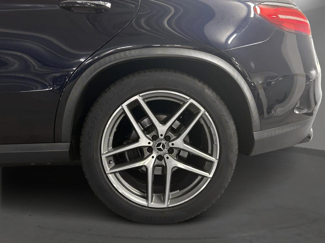 MERCEDES-BENZ GLE 350 d Coupé AMG Line-image-12