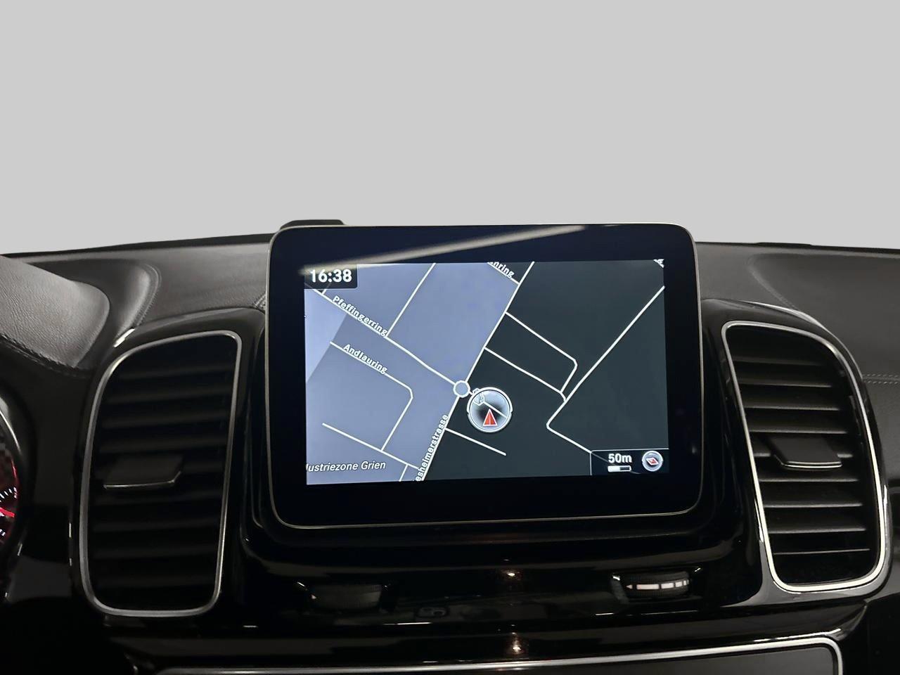 MERCEDES-BENZ GLE 350 d Coupé AMG Line-image-25