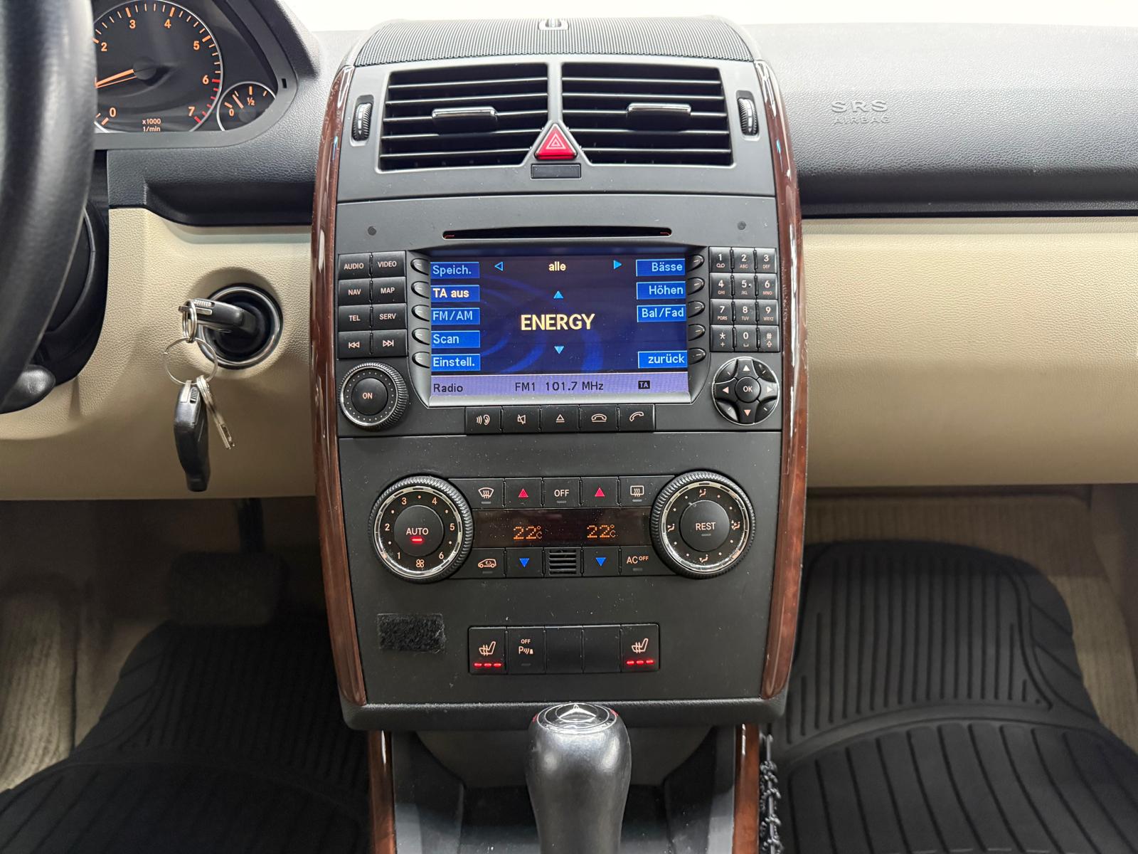 MERCEDES-BENZ A 200 Avantgarde-image-11