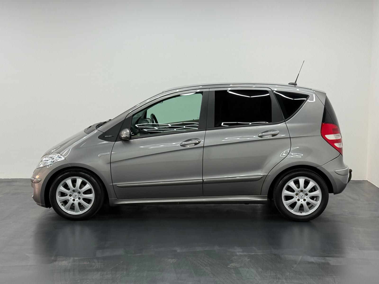 MERCEDES-BENZ A 200 Avantgarde-image-2