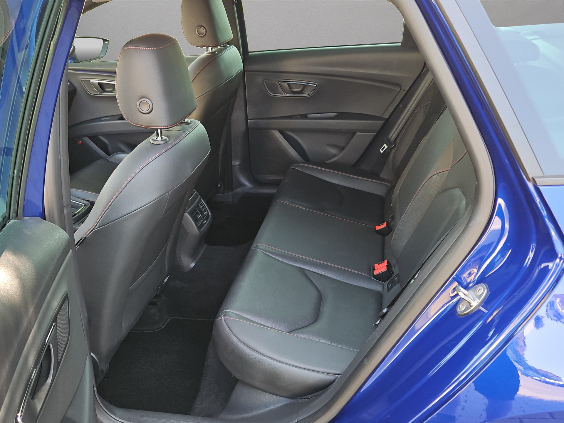 SEAT Leon ST 2.0 TSI SWISS FR DSG-image-5