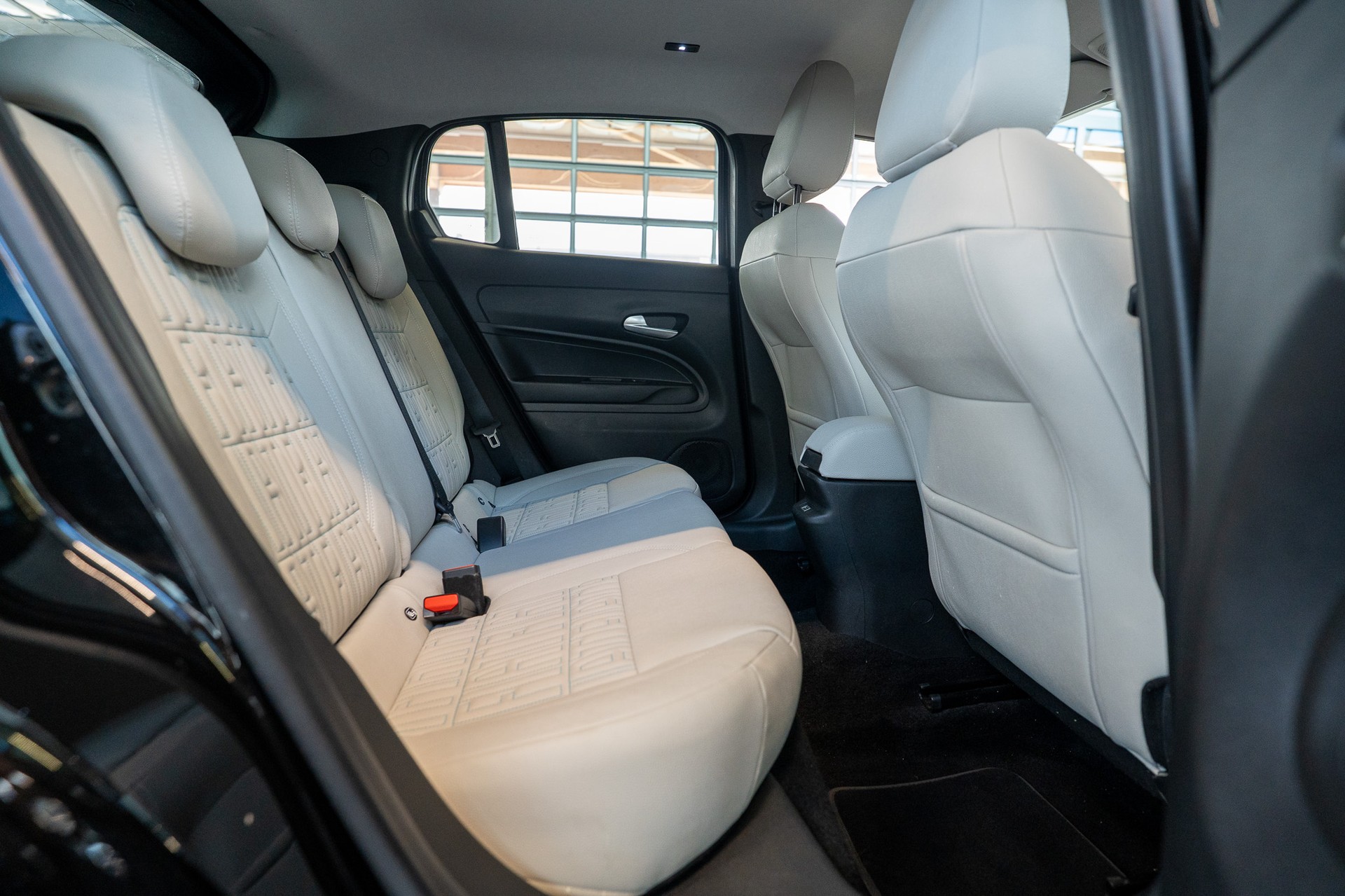 FIAT 600 1.2 Hybrid La Prima / Leder Sitze / Navi-image-15