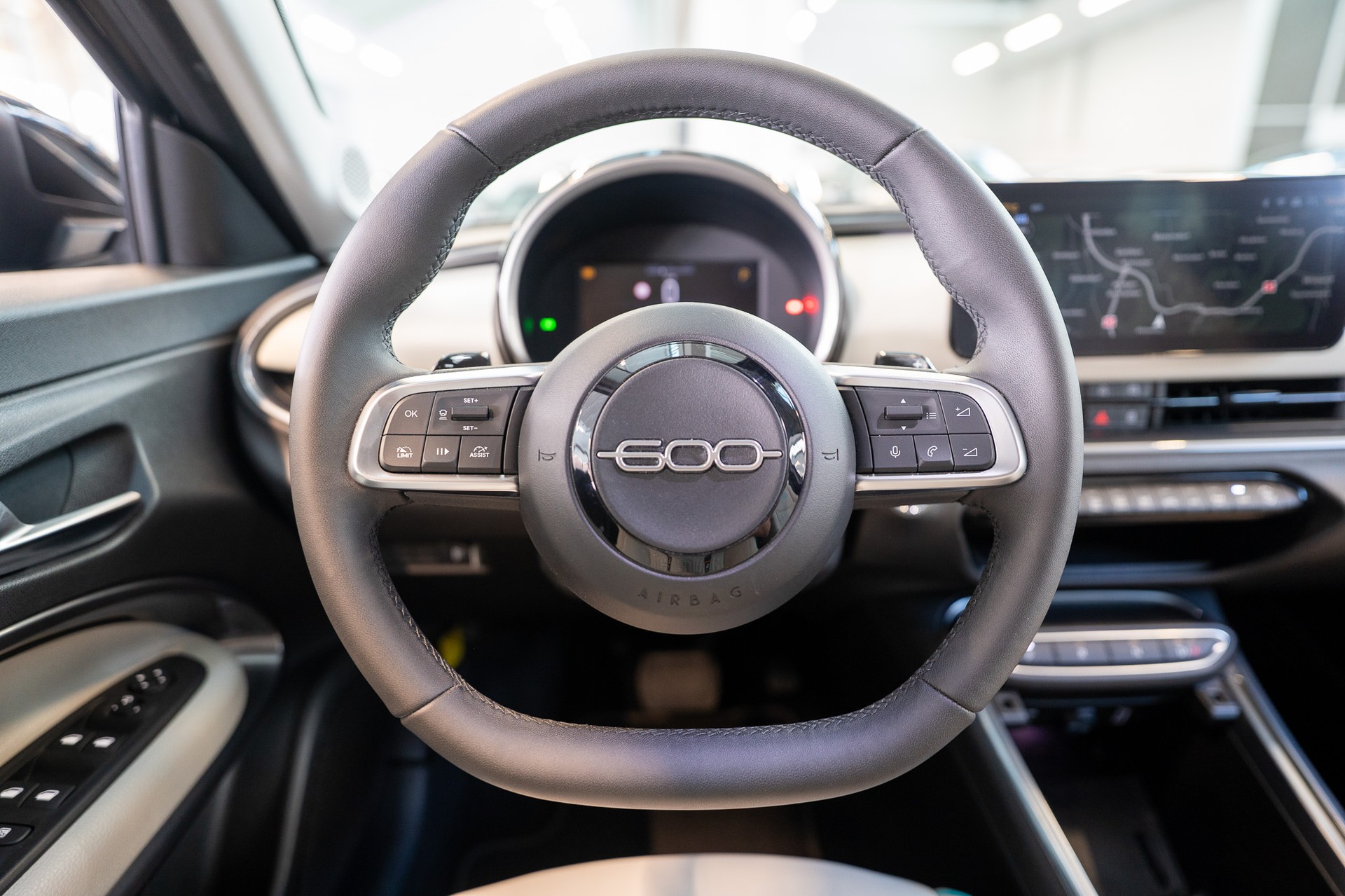 FIAT 600 1.2 Hybrid La Prima / Leder Sitze / Navi-image-18