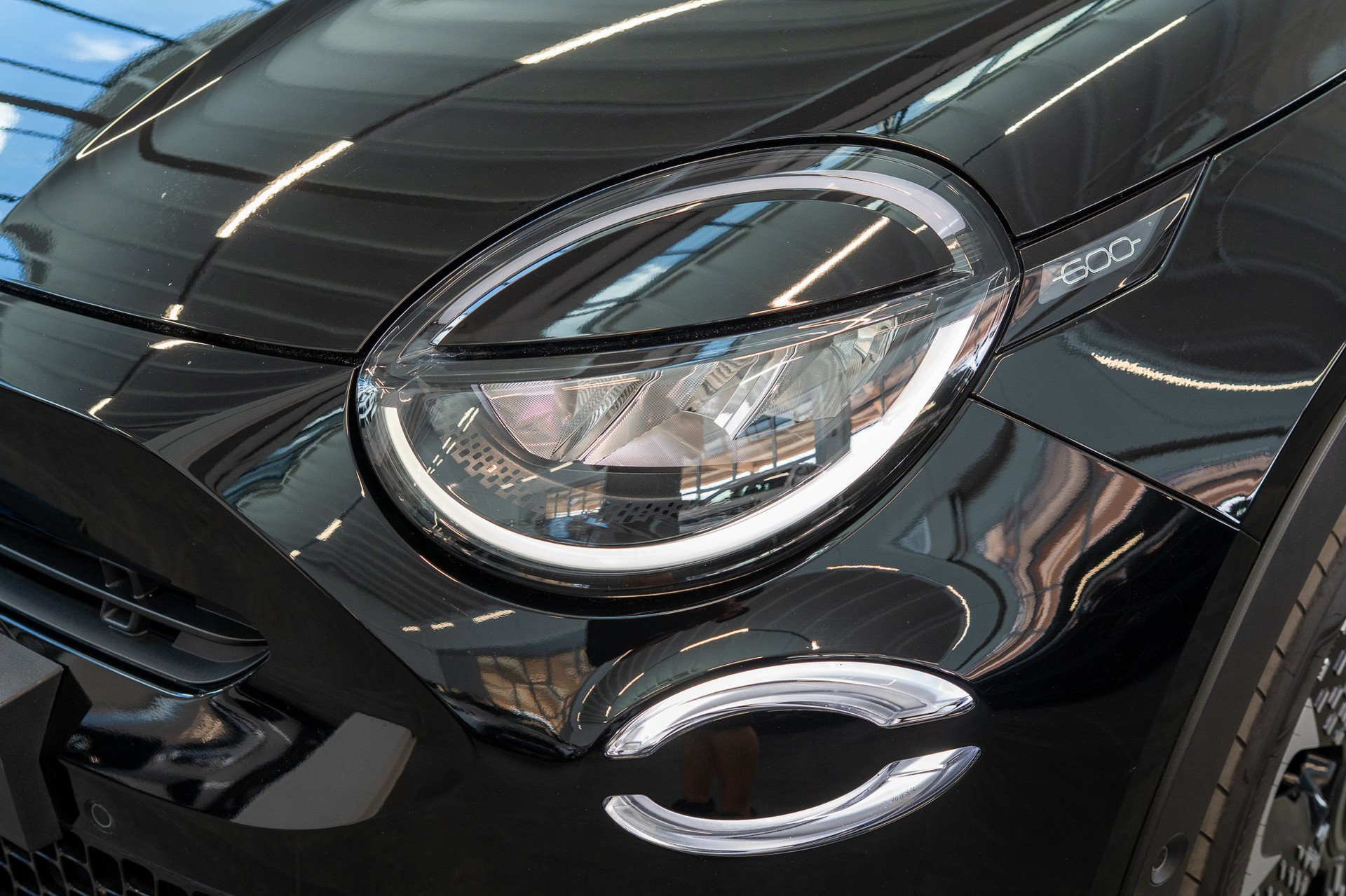 FIAT 600 1.2 Hybrid La Prima / Leder Sitze / Navi-image-8