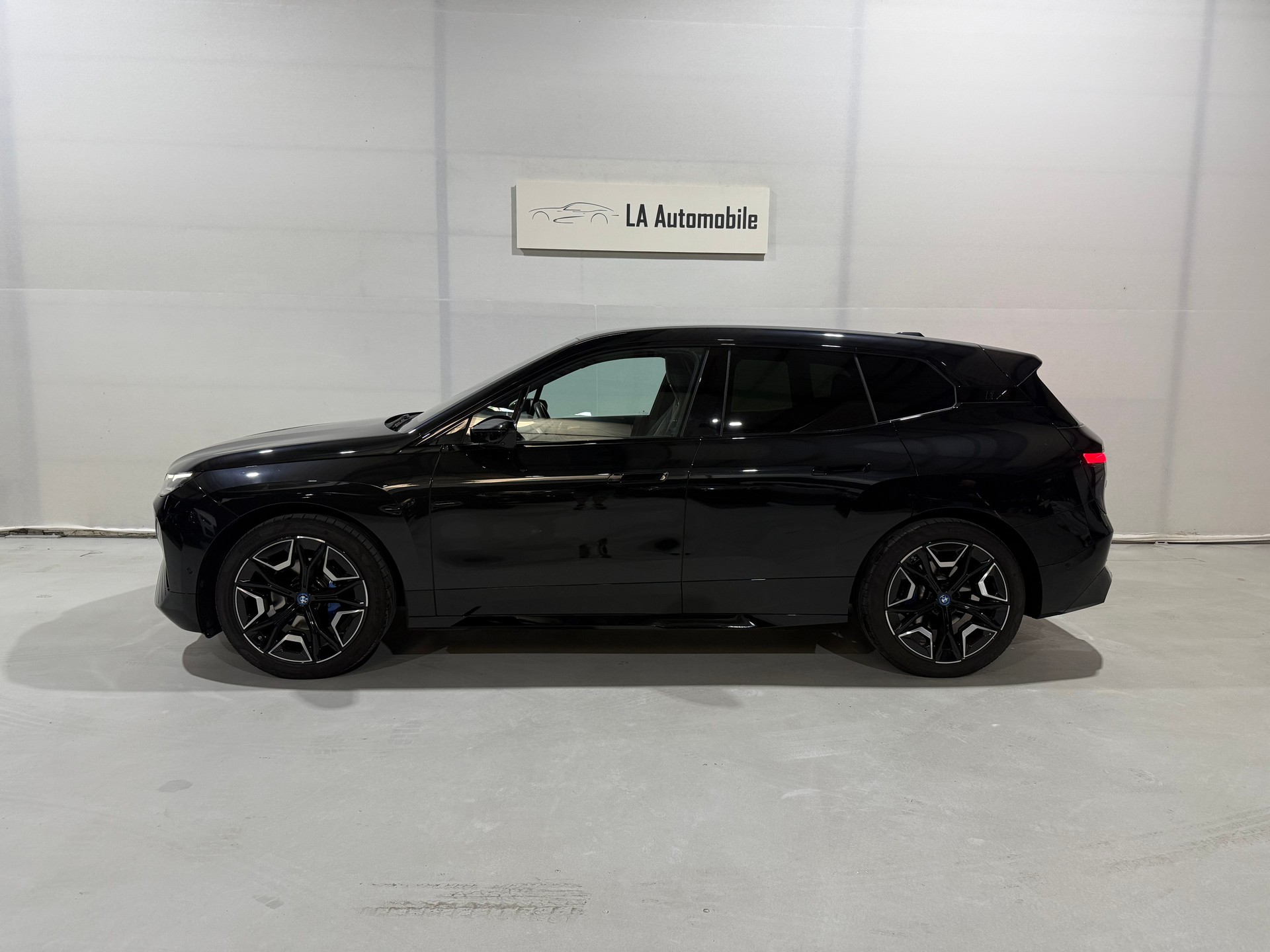 BMW iX xDrive40 Launch Edition-image-2