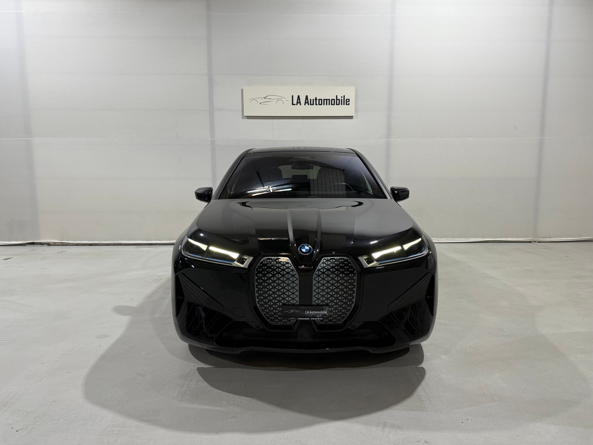 BMW iX xDrive40 Launch Edition-image-3