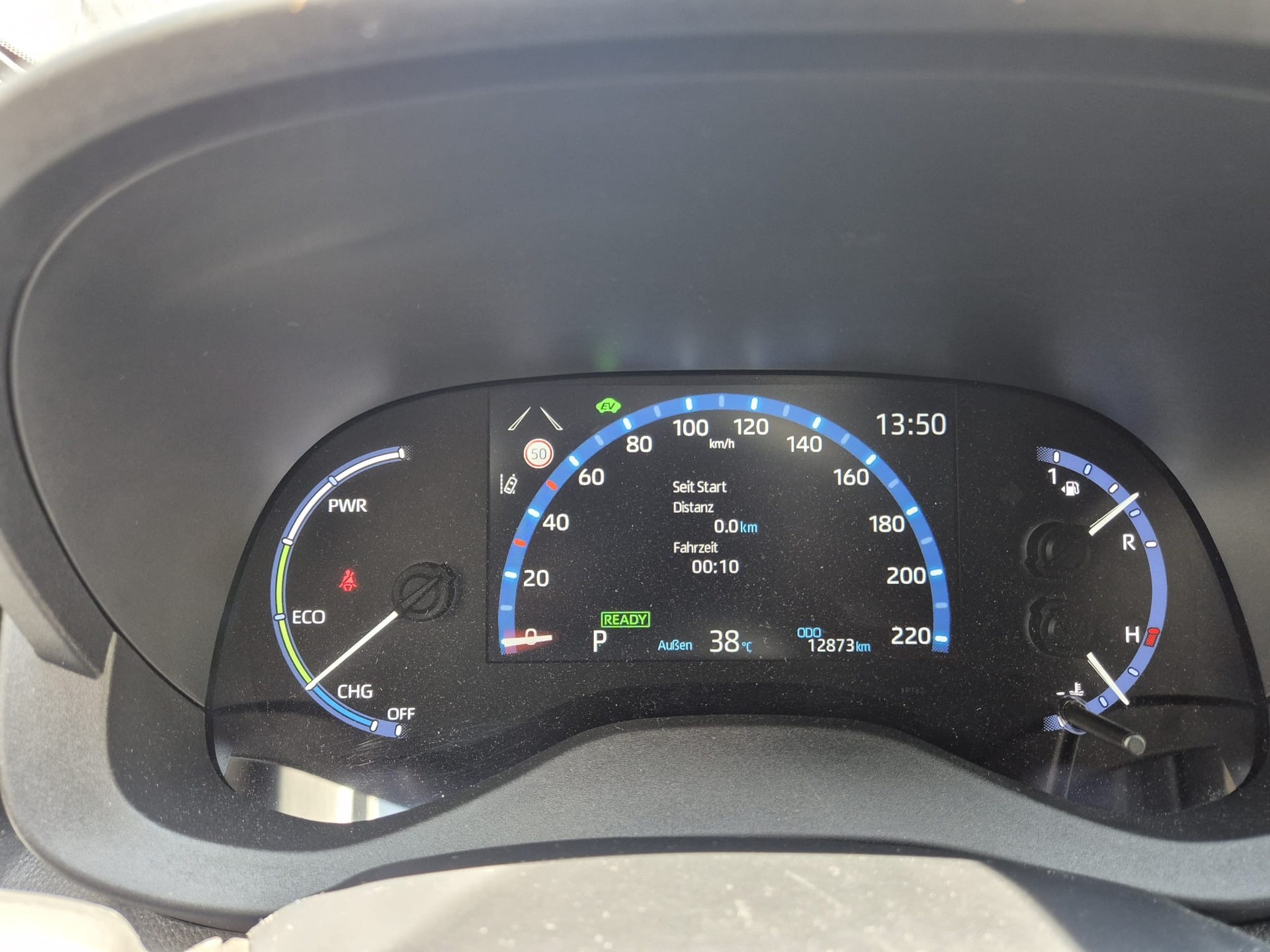 TOYOTA Yaris Cross 1.5 Adventure e-CVT AWDi-image-5