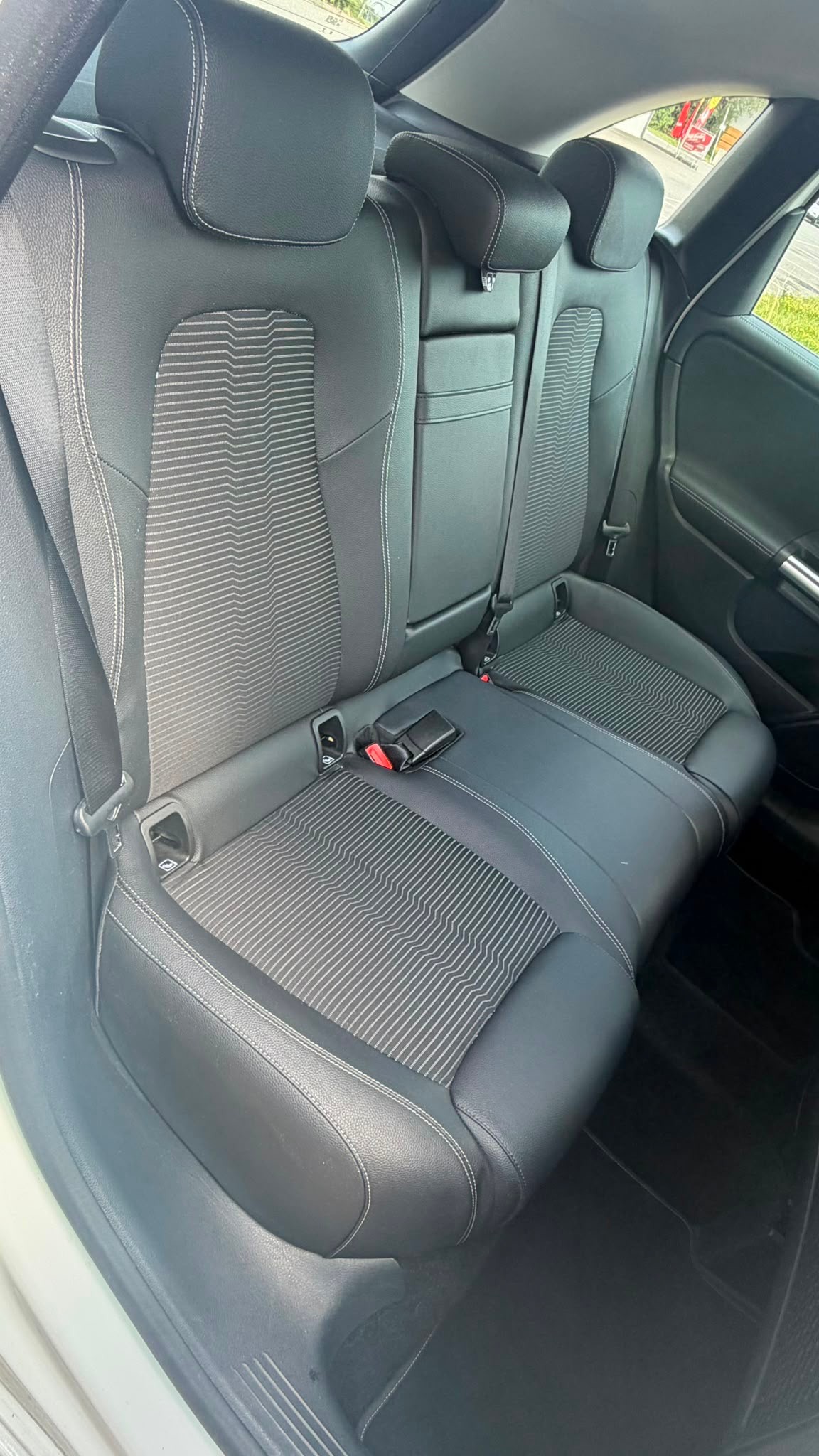 MERCEDES-BENZ B 220 4Matic Progressive 7G-DCT-image-7