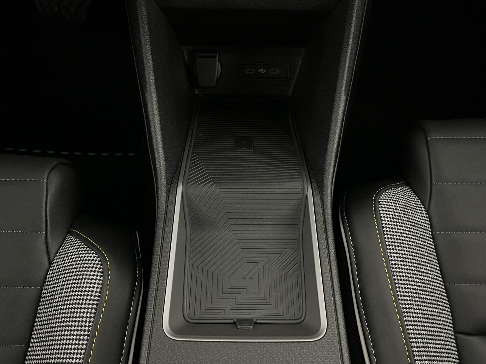 RENAULT R4 E-Tech Comfort Range plein sud iconic-image-13