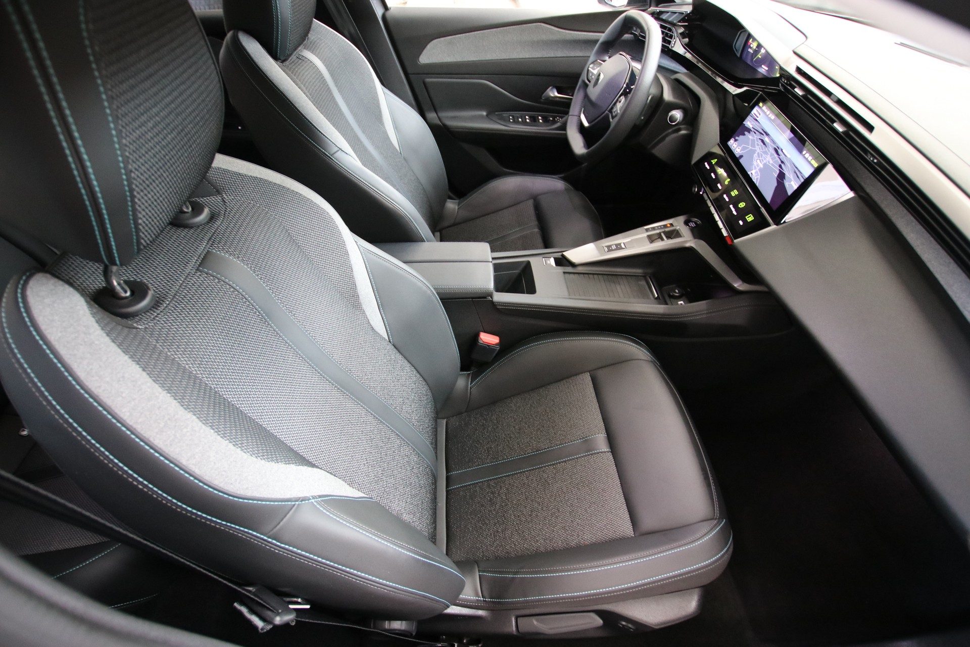 PEUGEOT 308 SW 1.2 Pure Tech Allure EAT8-image-13