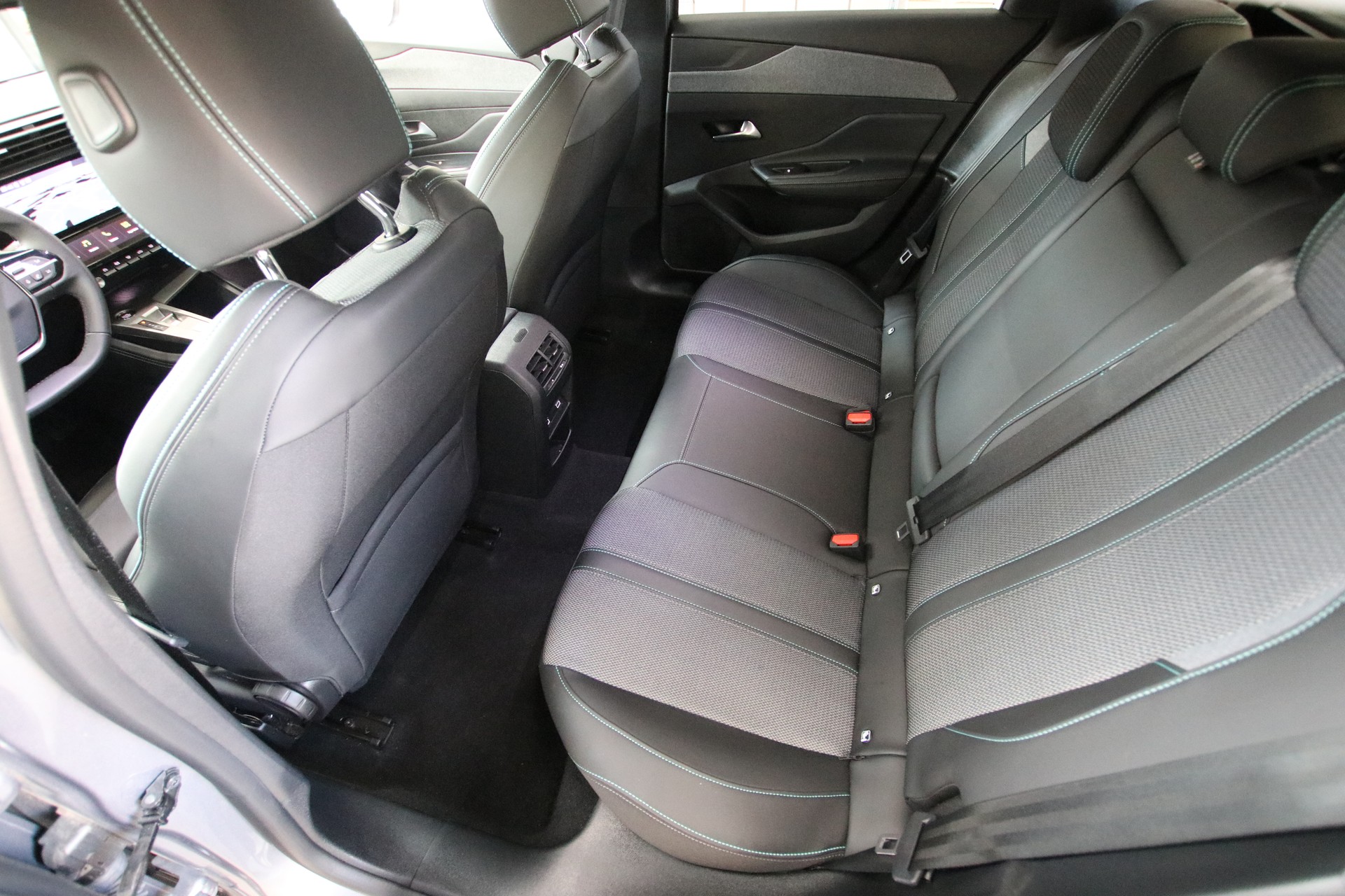 PEUGEOT 308 SW 1.2 Pure Tech Allure EAT8-image-14