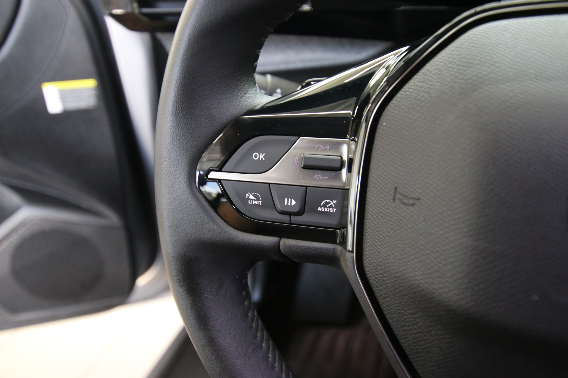 PEUGEOT 308 SW 1.2 Pure Tech Allure EAT8-image-26