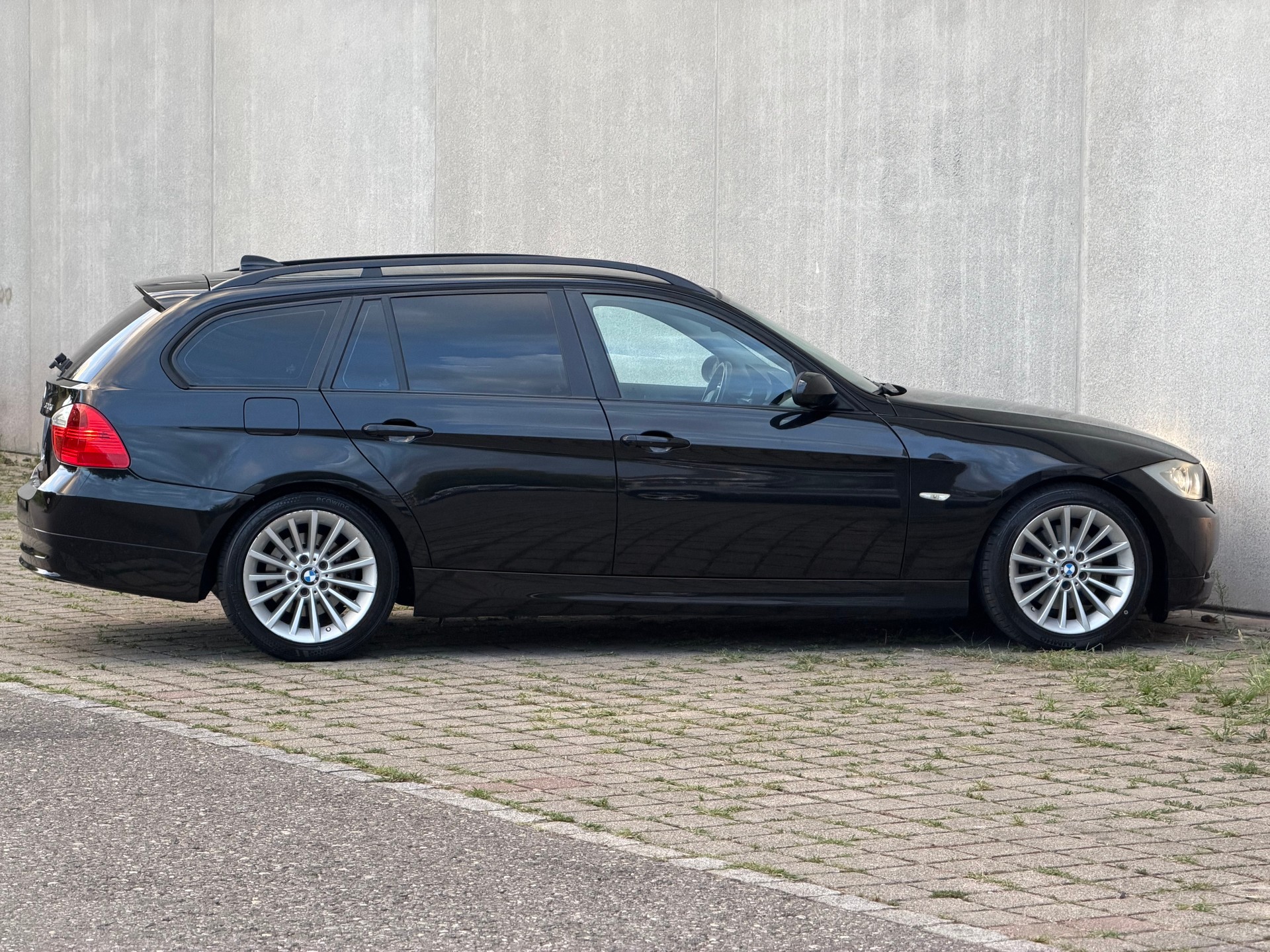 BMW 320d Touring-image-4
