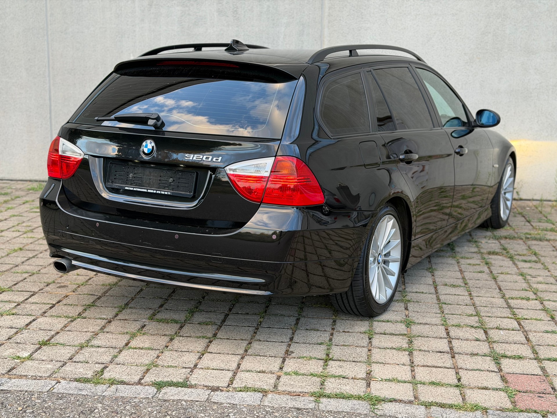 BMW 320d Touring-image-6