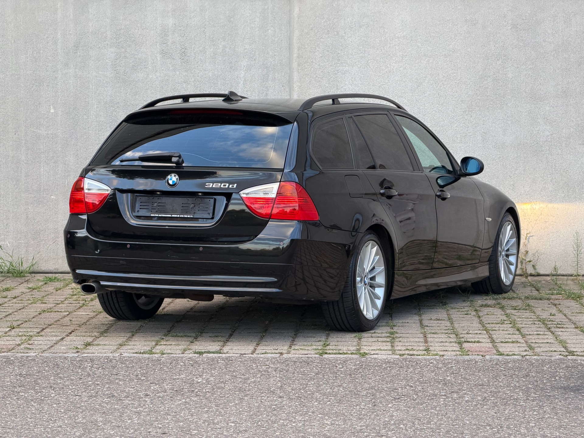 BMW 320d Touring-image-5