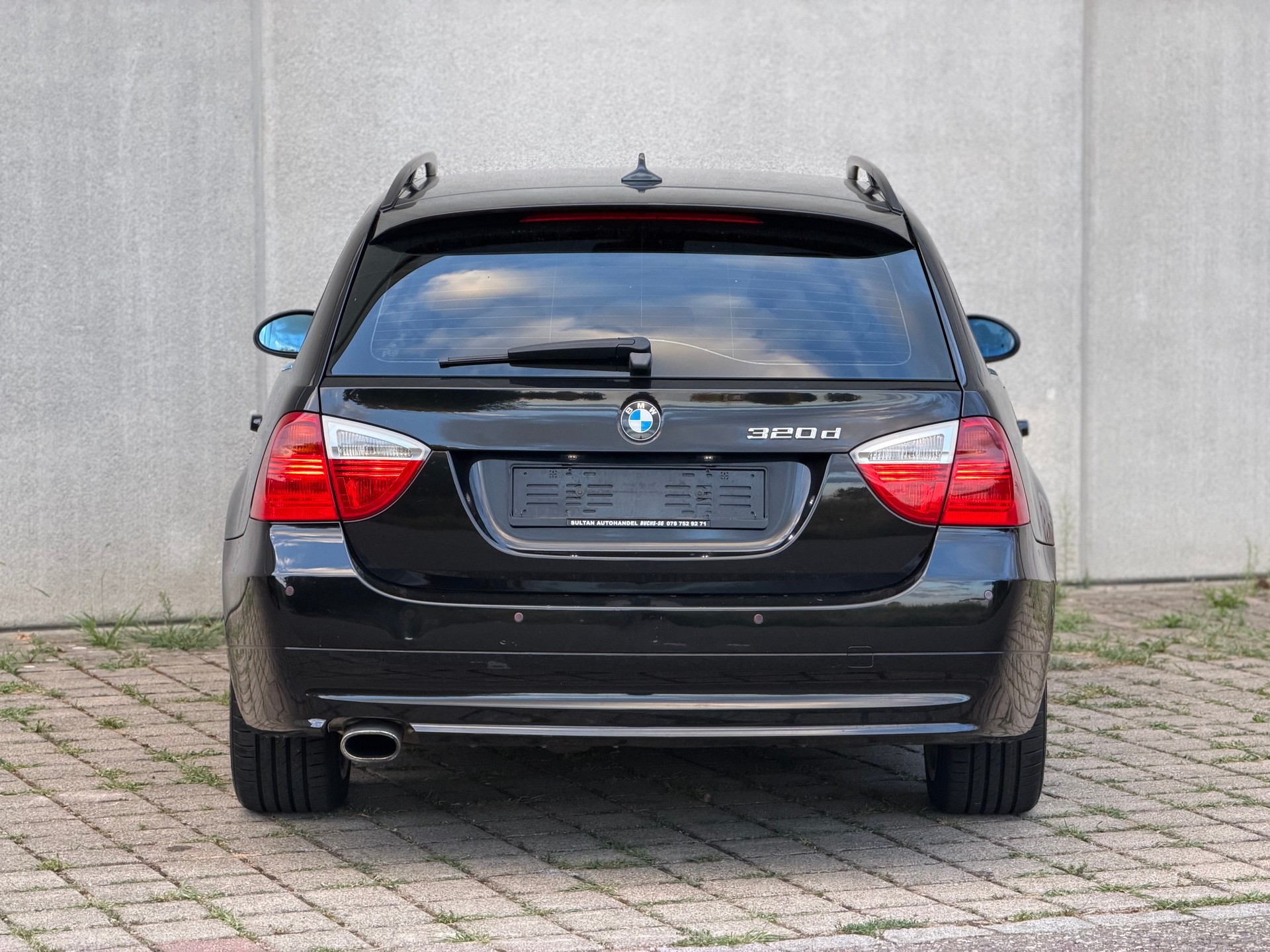 BMW 320d Touring-image-7