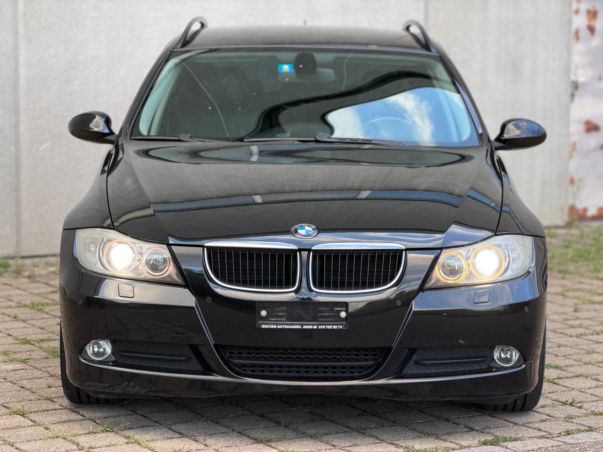 BMW 320d Touring-showroom-element-2