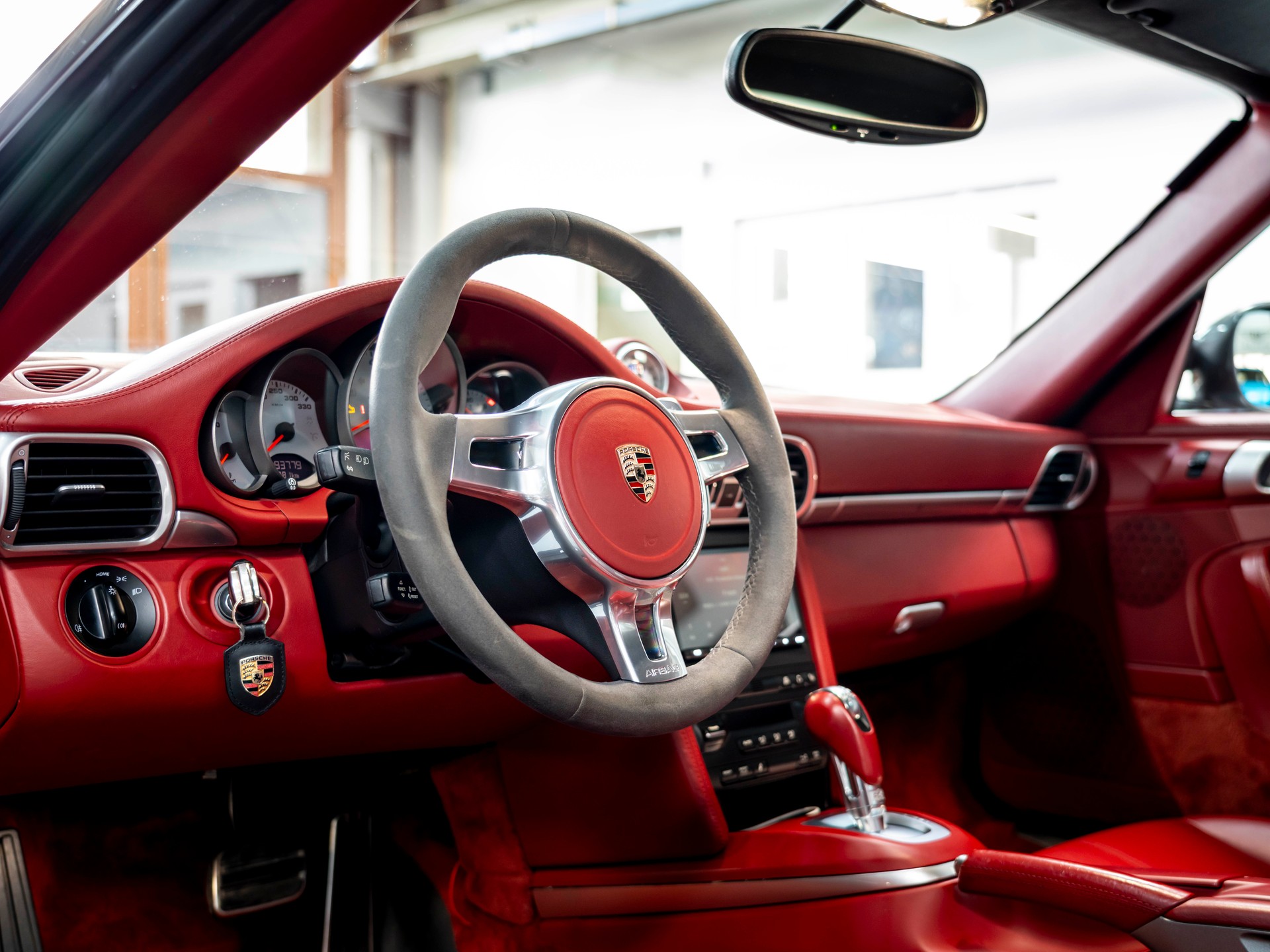 PORSCHE 911 Carrera 4S PDK-image-14