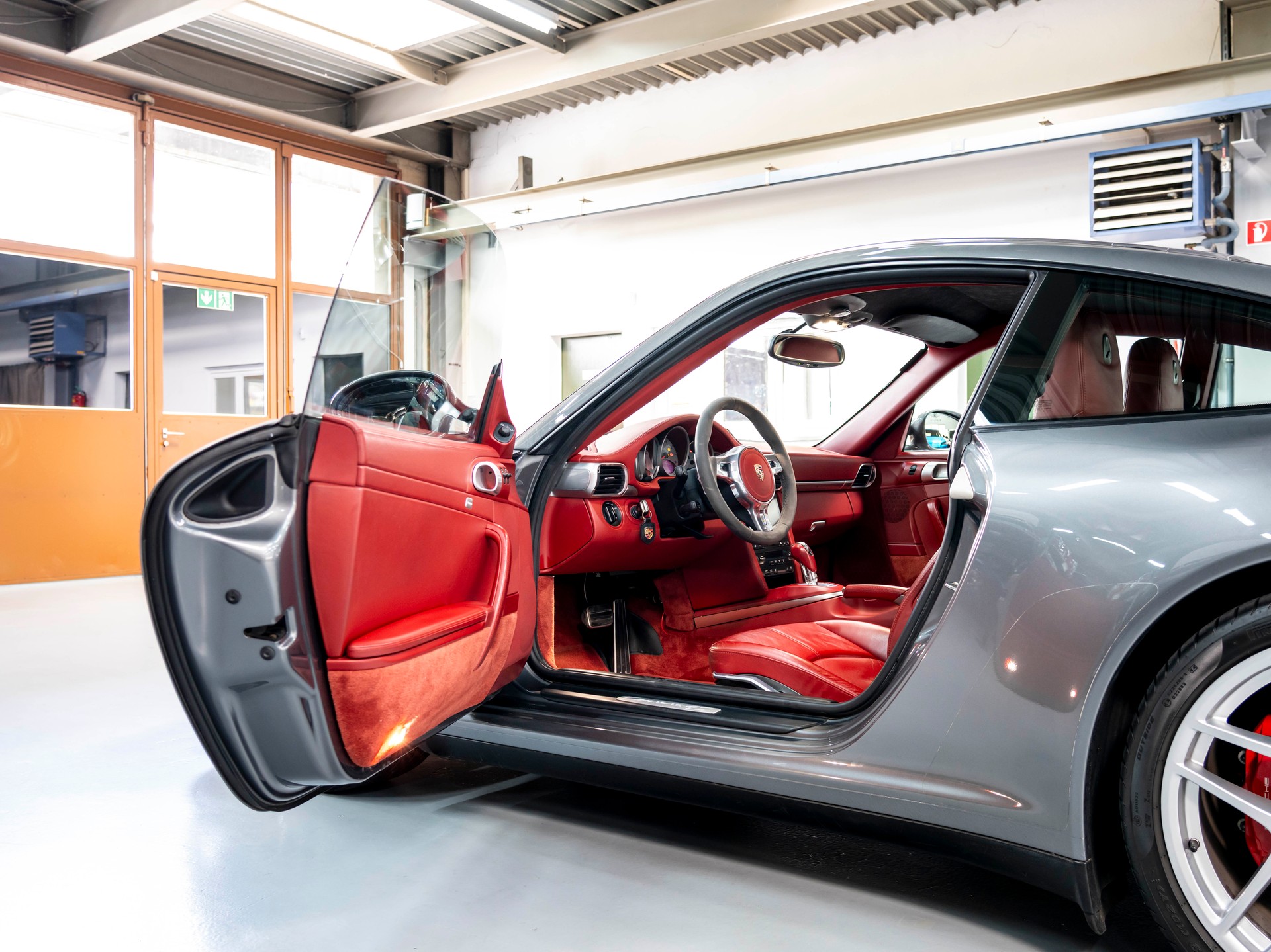 PORSCHE 911 Carrera 4S PDK-image-16